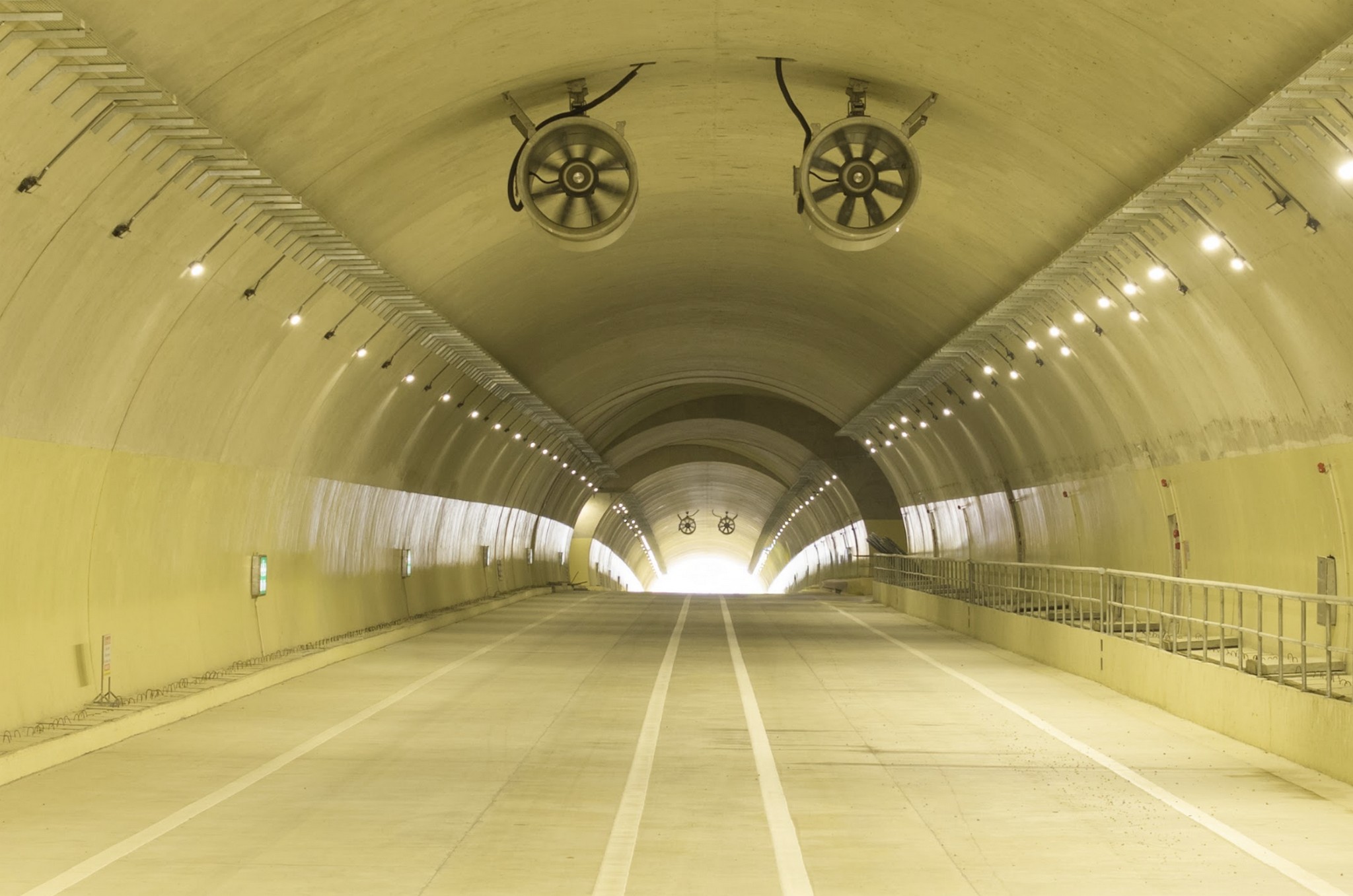 Ngắm cao tốc Quảng Ngãi - Hoài Nhơn trước ngày khánh thành - Ảnh 9.