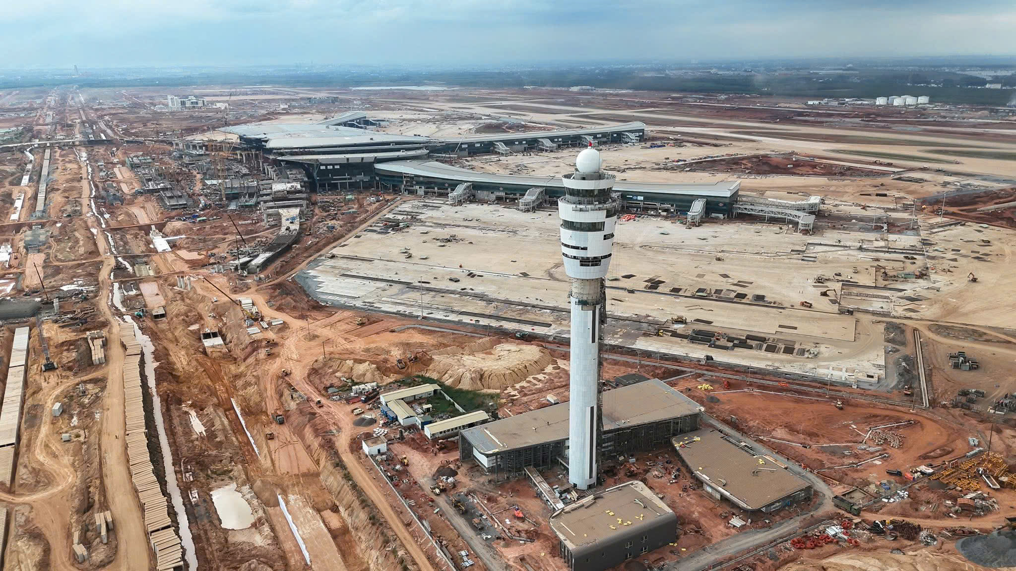 Cận cảnh kiểm soát viên không lưu điều hành chuyến bay lịch sử đầu tiên tại Cảng HKQT Long Thành - Ảnh 11.