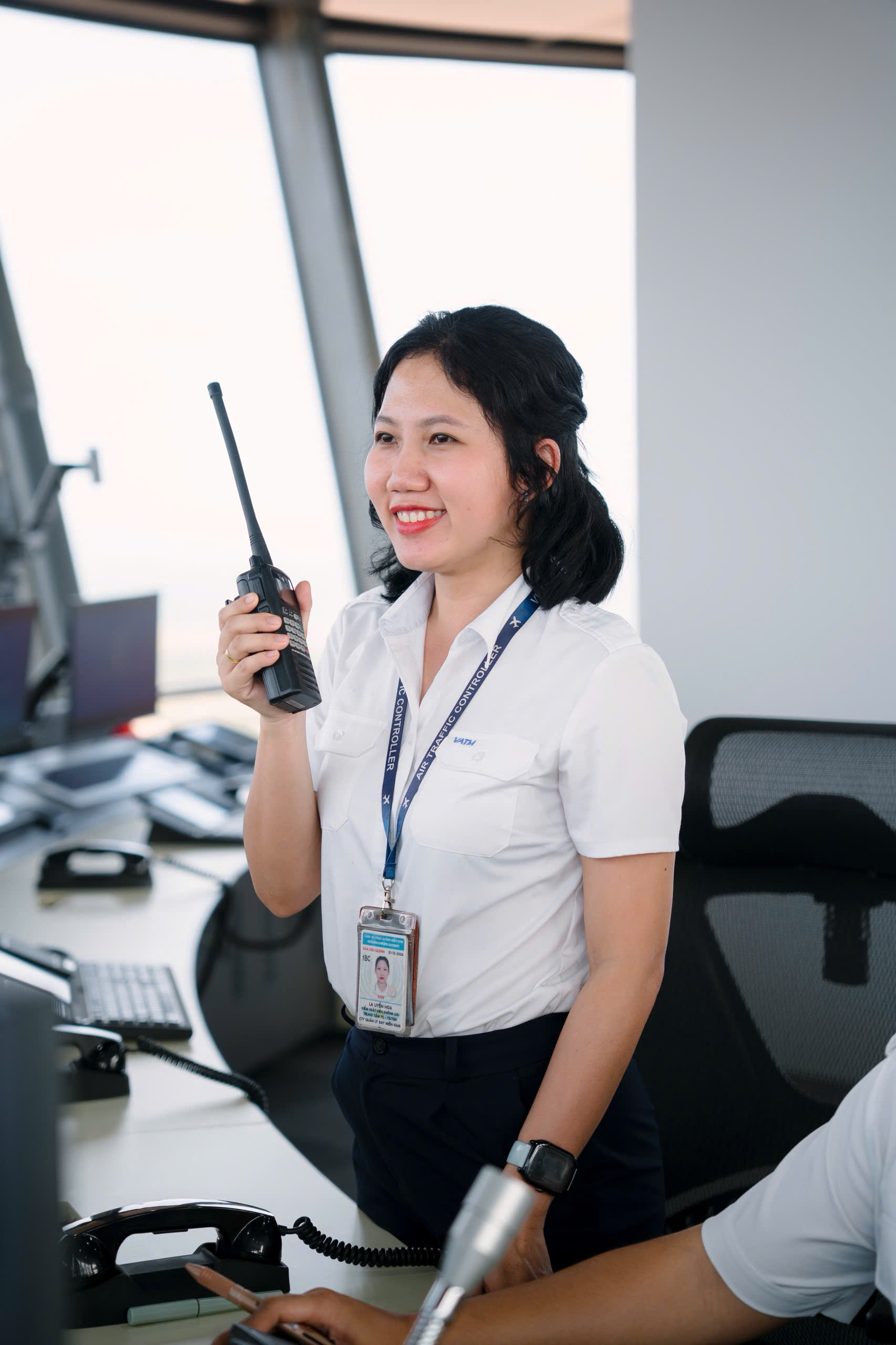 Cận cảnh kiểm soát viên không lưu điều hành chuyến bay lịch sử đầu tiên tại Cảng HKQT Long Thành - Ảnh 14.