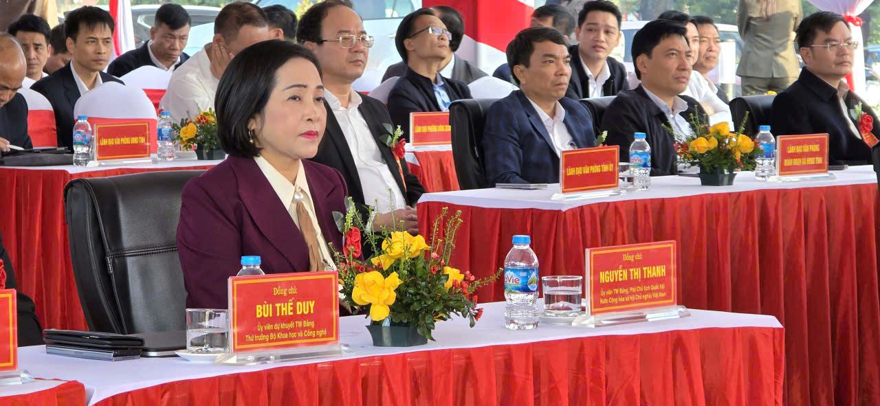 Thông xe kỹ thuật cầu dây văng đầu tiên vượt đường sắt Bắc - Nam tại Thanh Hóa