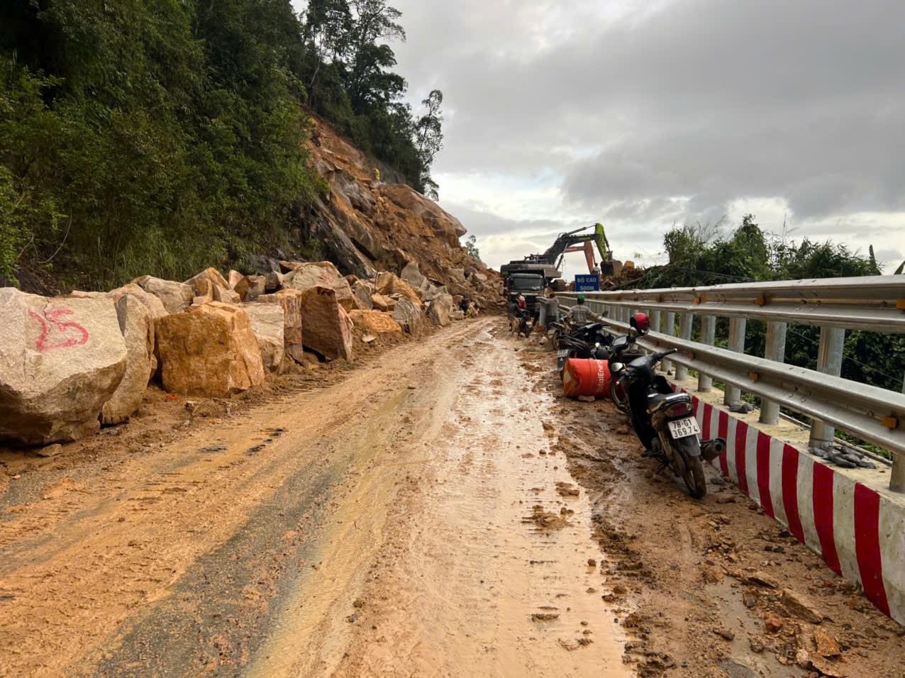 Cận cảnh Cận cảnh