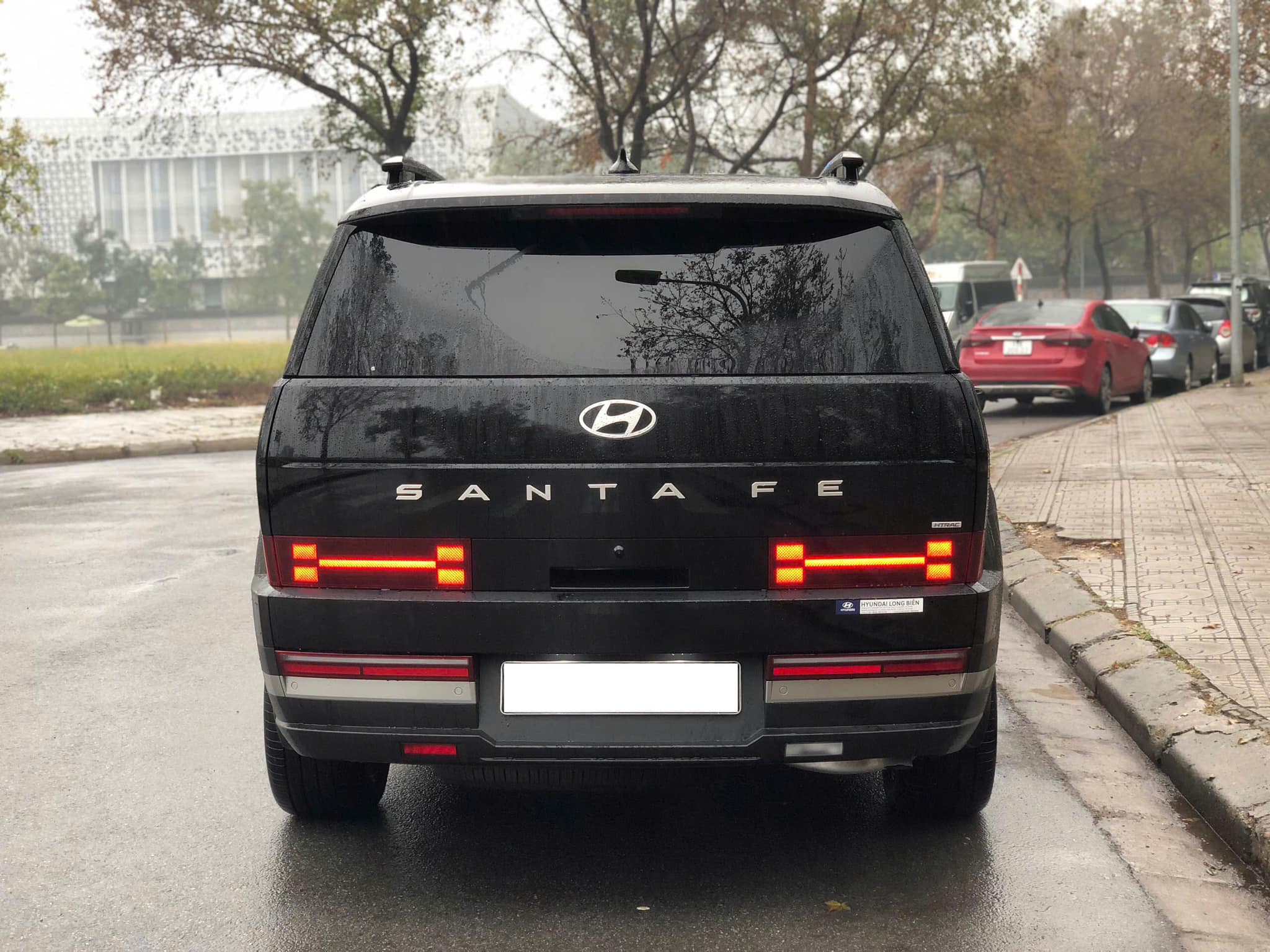 Ngược đời, Hyundai Santa Fe thế hệ cũ bán đắt hơn đời mới - Ảnh 3.