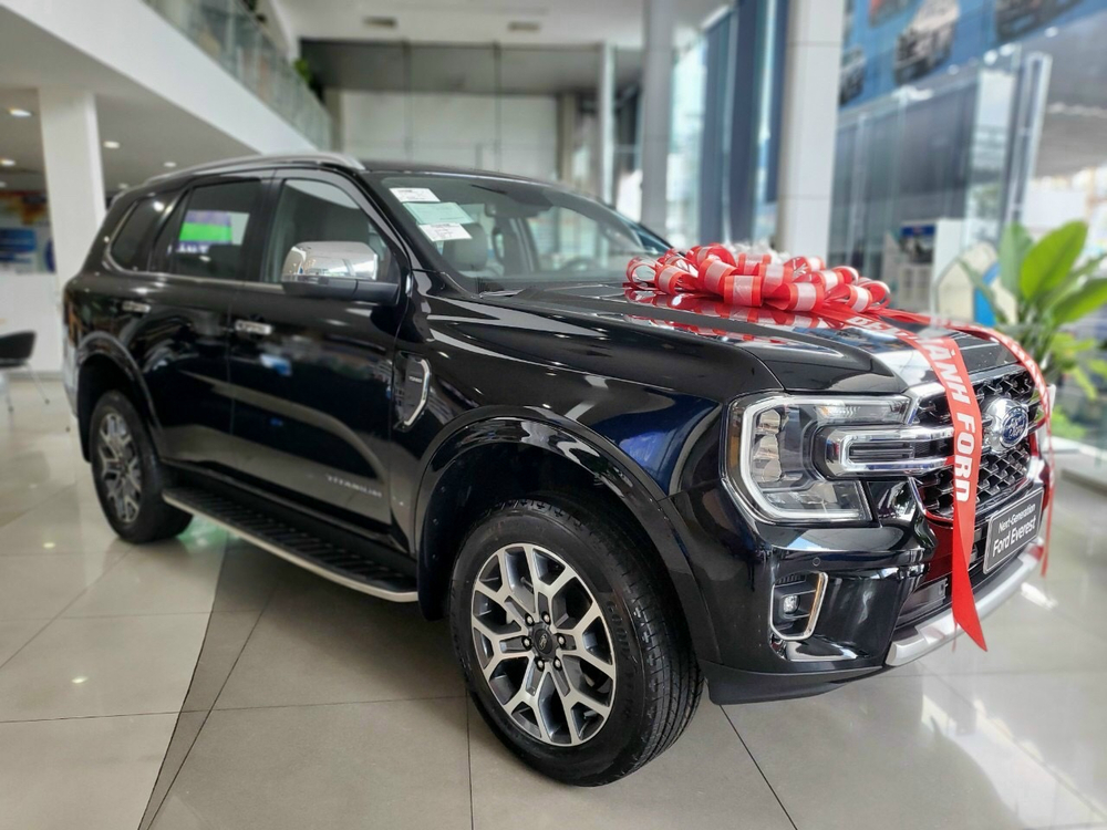 Giá xe Ford Everest lăn bánh tháng 2/2025: Giảm mạnh dù bán chạy nhất phân khúc- Ảnh 1.