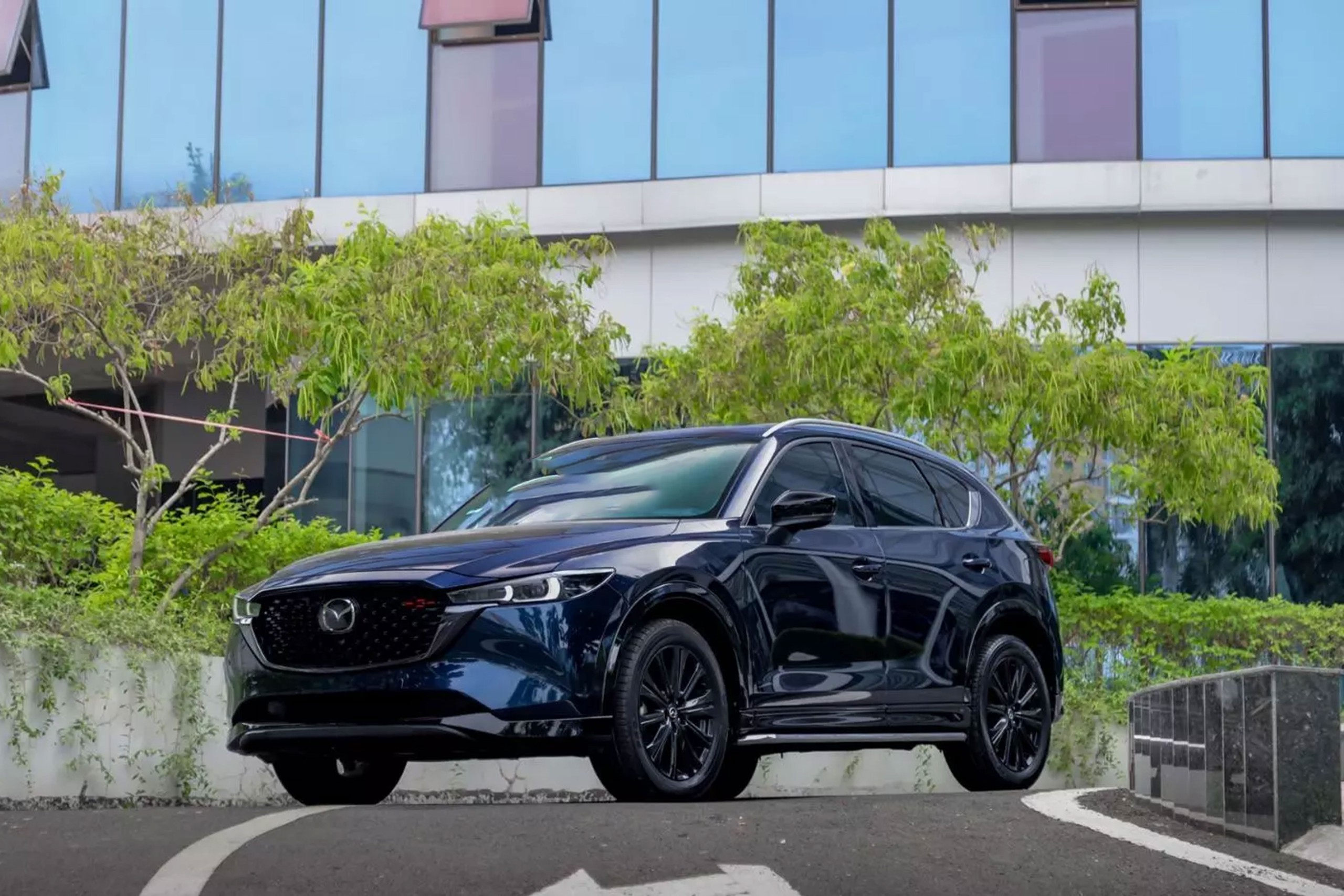 Sau 1 năm lăn bánh, đây là khấu hao VinFast VF7 và Mazda CX-5