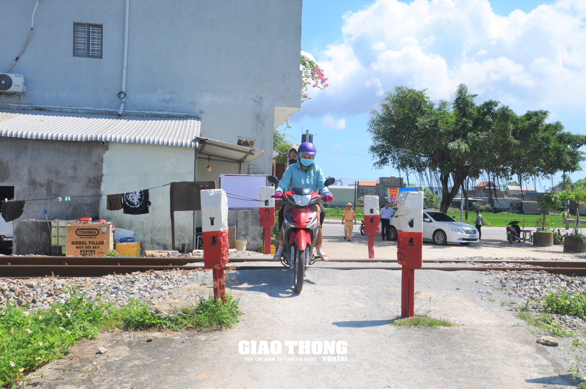 Quảng Ngãi đóng, xoá lối đi tự mở qua đường sắt sau nhiều vụ TNGT chết người - Ảnh 6.