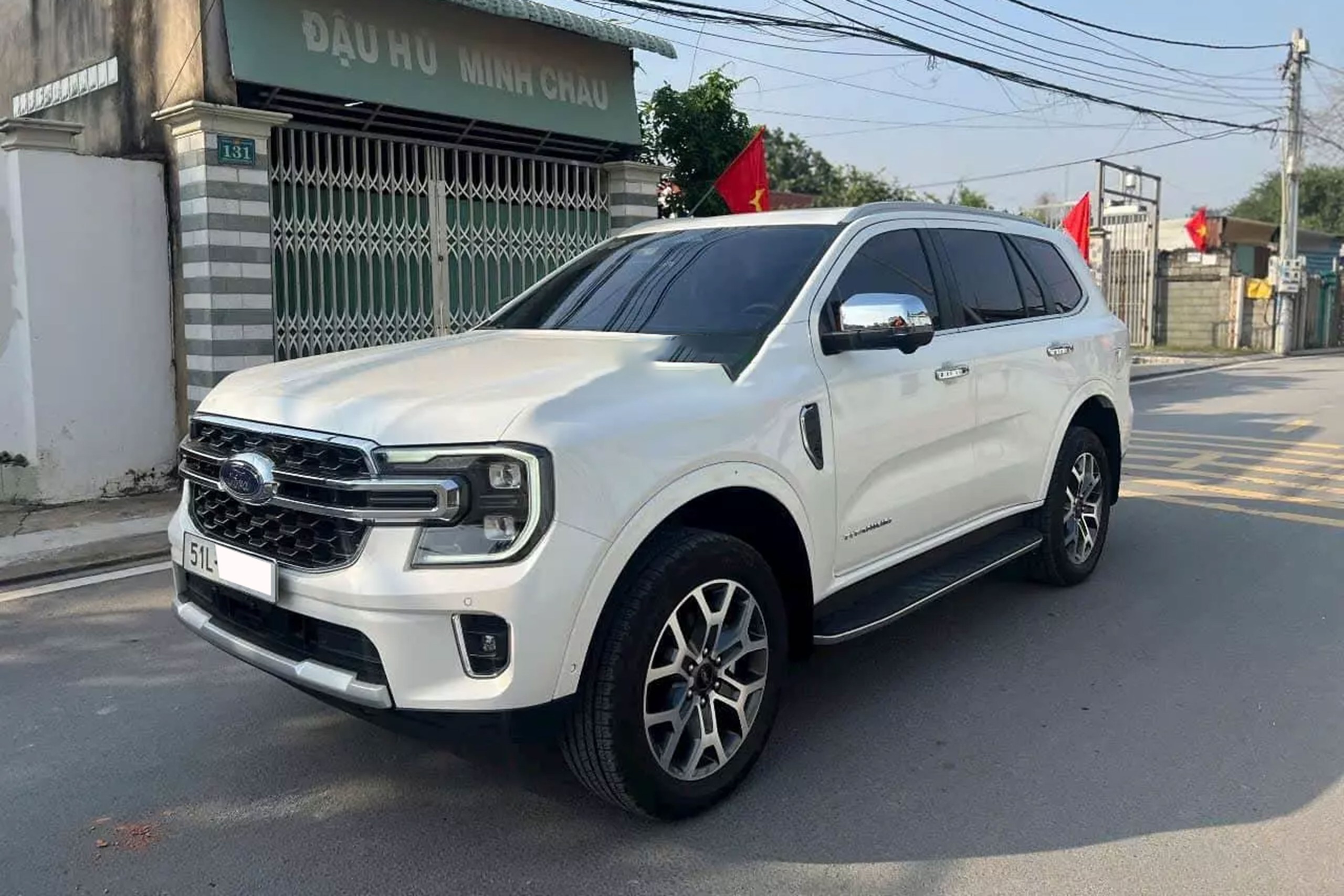 Sau 1 năm lăn bánh, Ford Everest cũ được bán lại giá khó tin- Ảnh 1.