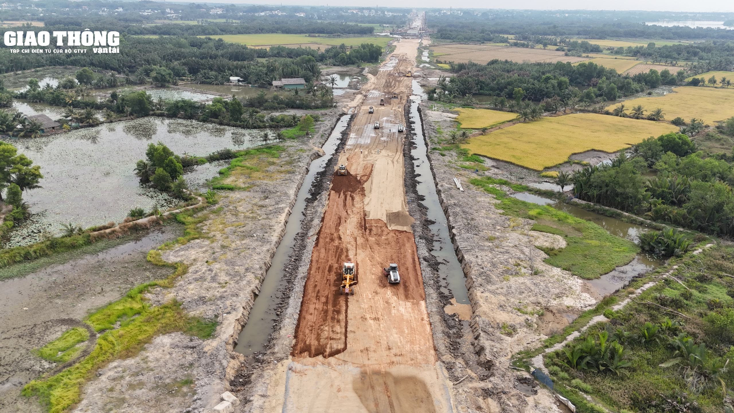 Cận cảnh thi công nút giao 2 cao tốc lớn nhất miền Tây - Ảnh 6.