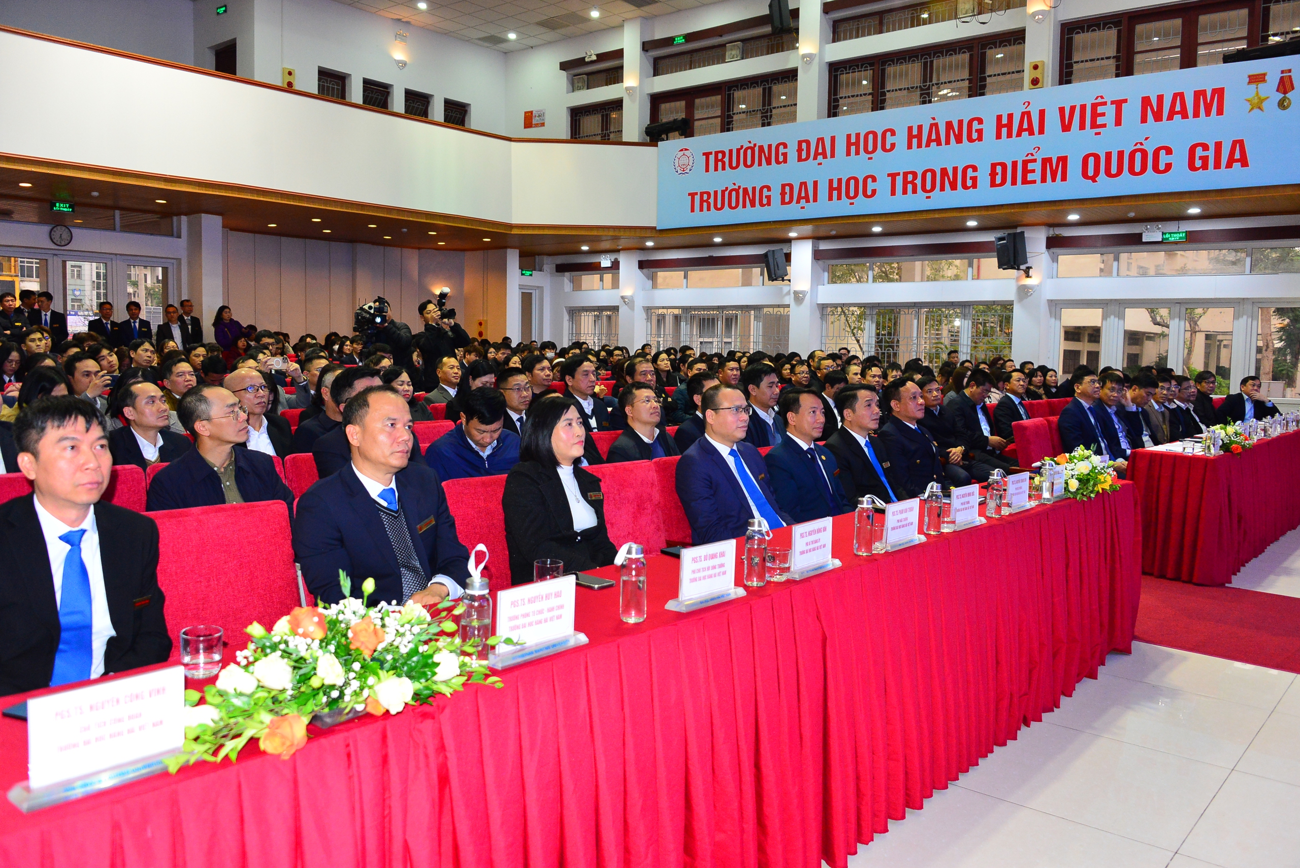 Bộ trưởng Bộ Xây dựng Trần Hồng Minh thăm và làm việc với Trường Đại học Hàng hải Việt Nam - Ảnh 3.