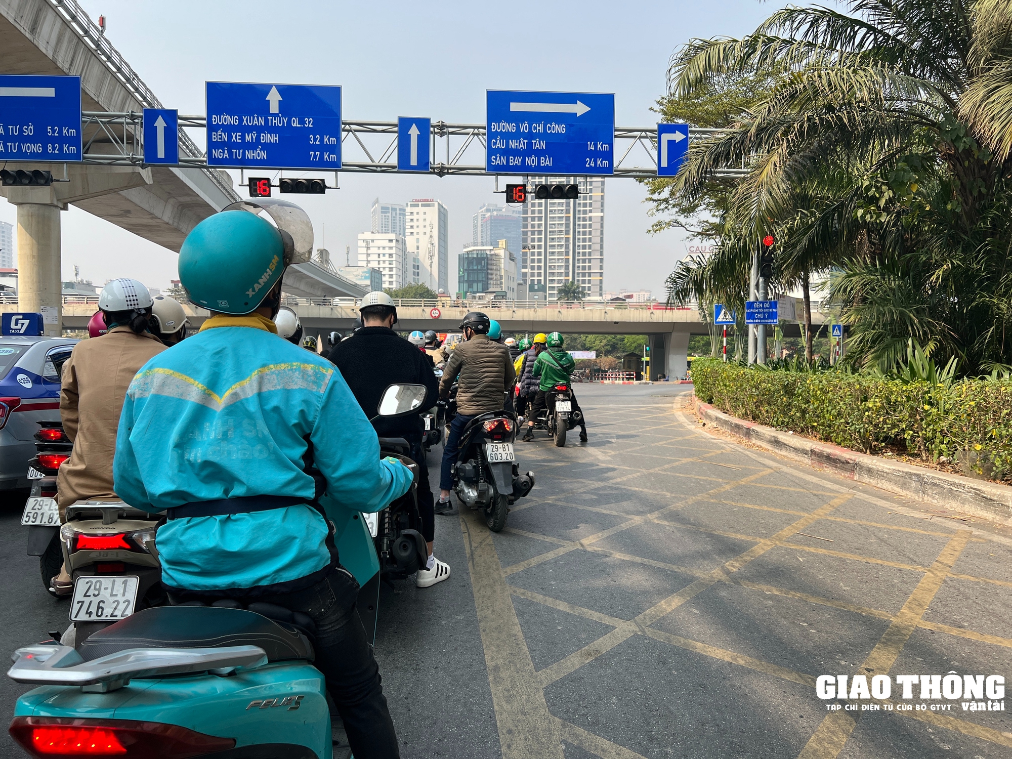 Mức phạt đè vạch mắt võng năm 2025, trường hợp nào được đè?- Ảnh 1.