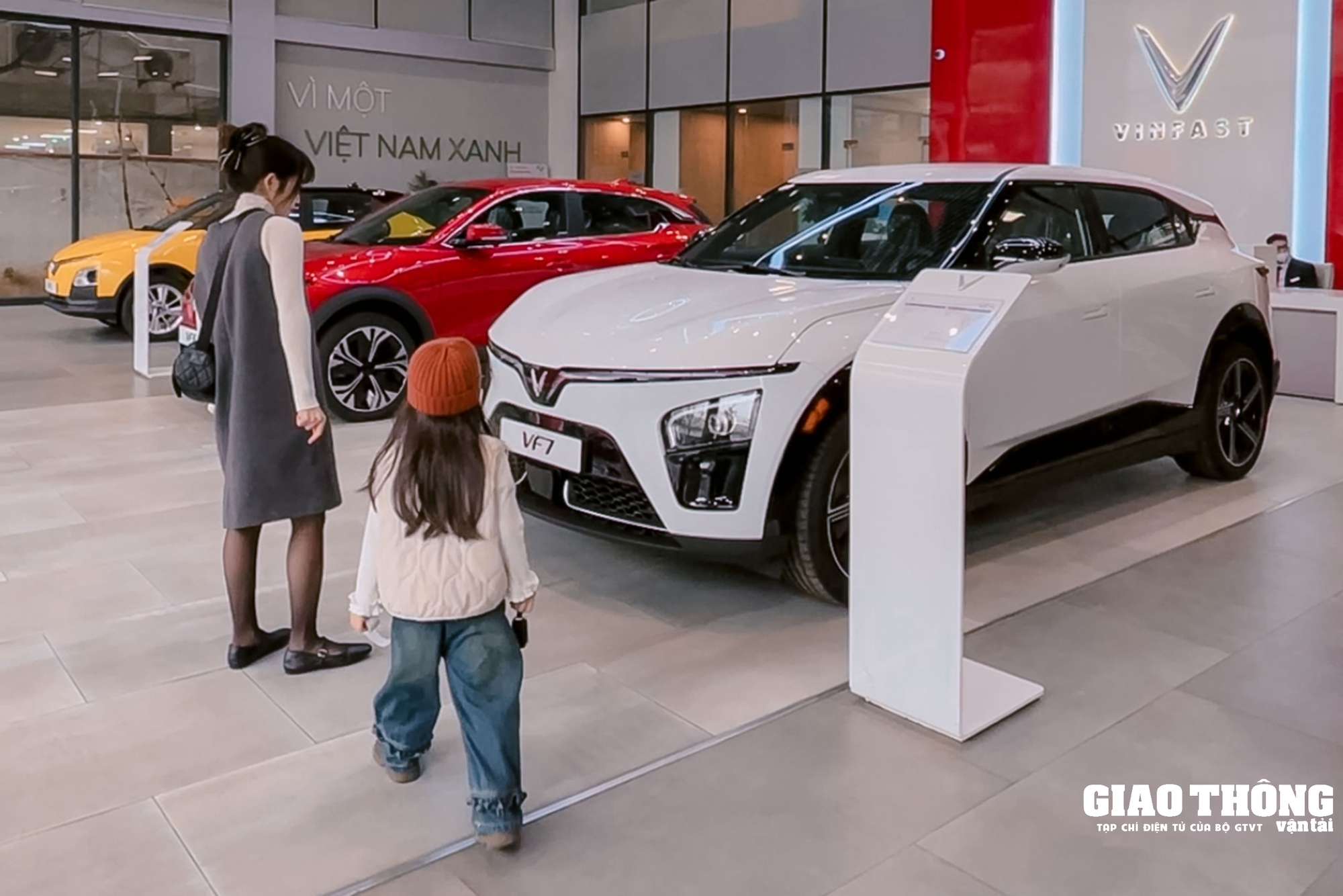 Ưu đãi kép, khách mua xe ô tô điện VinFast