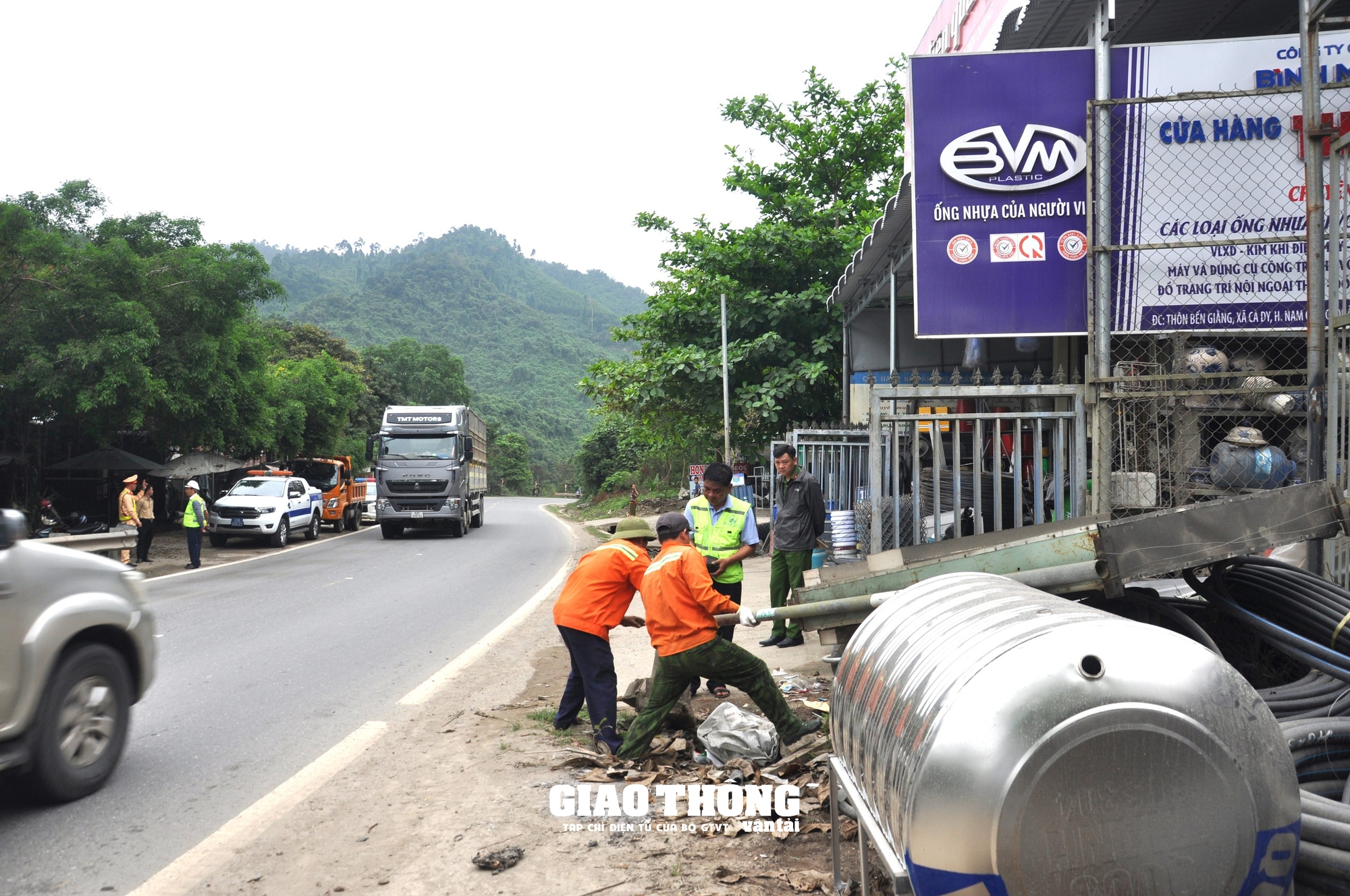 Giải toả hành lang an toàn đường Hồ Chí Minh qua tỉnh Quảng Nam - Ảnh 9.