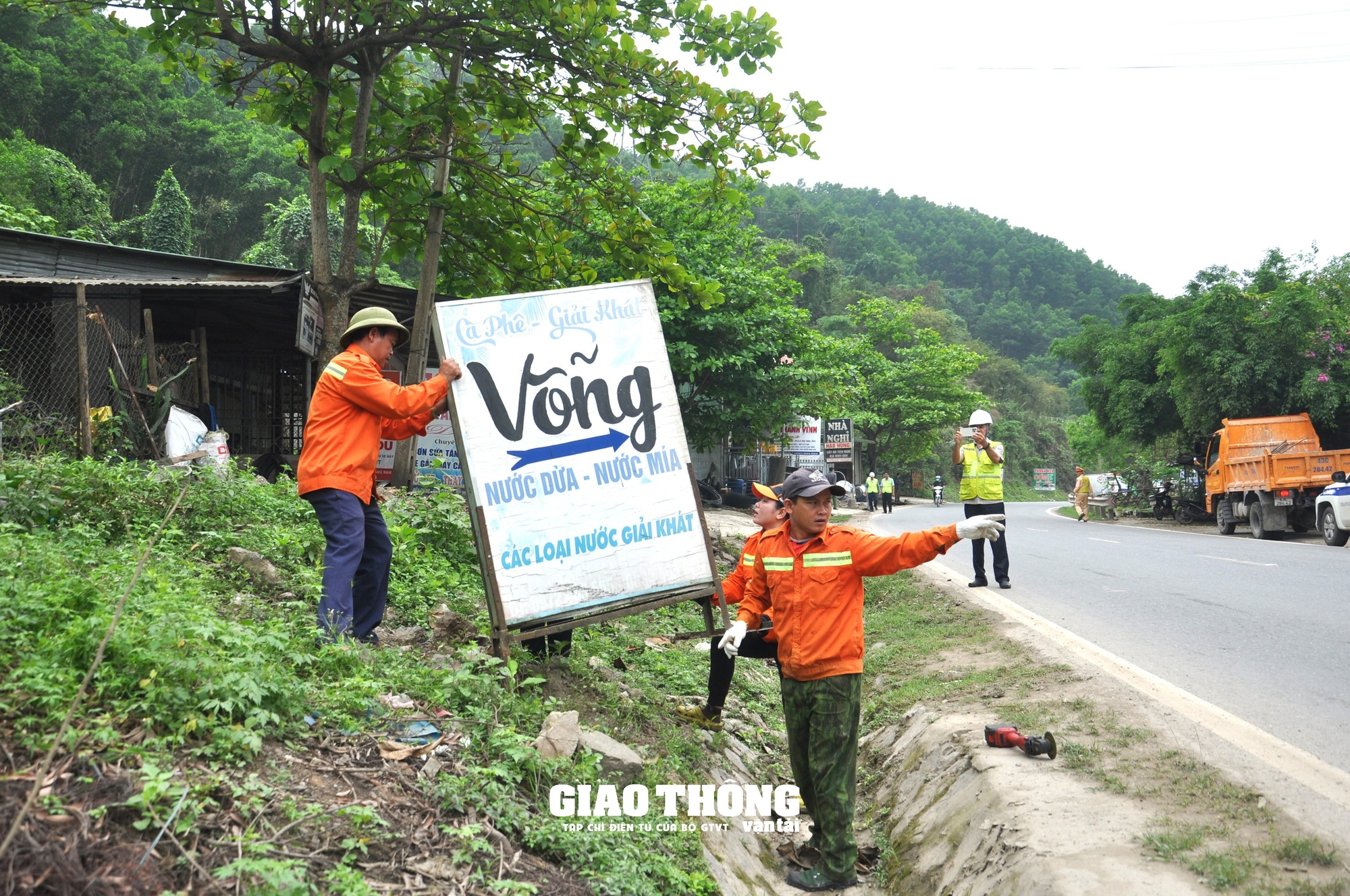 Giải toả hành lang an toàn đường Hồ Chí Minh qua tỉnh Quảng Nam - Ảnh 10.