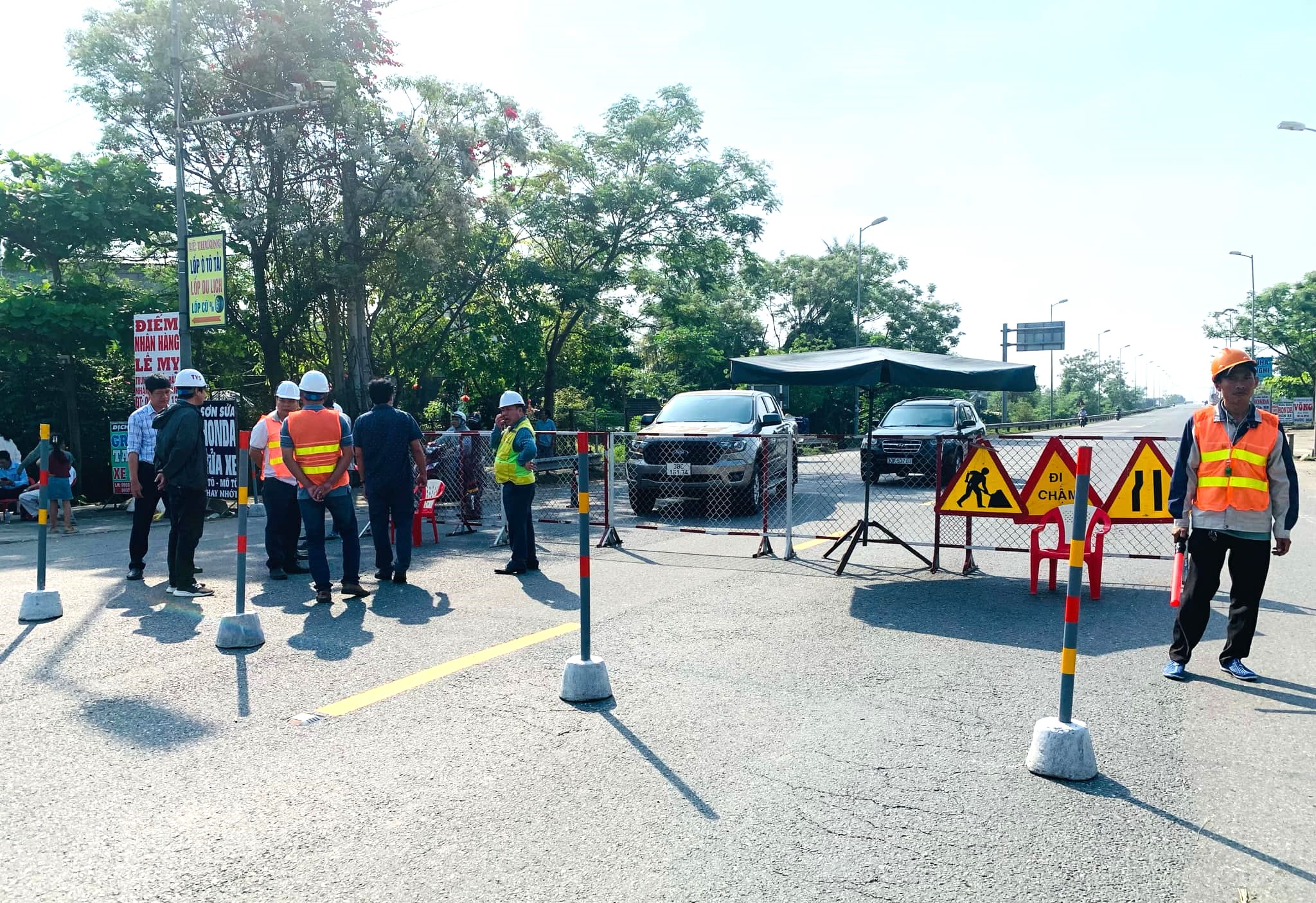 Ngày đầu cấm ô tô qua cầu Câu Lâu trên tuyến QL1 ở Quảng Nam, giao thông lưu thông thế nào? - Ảnh 2.