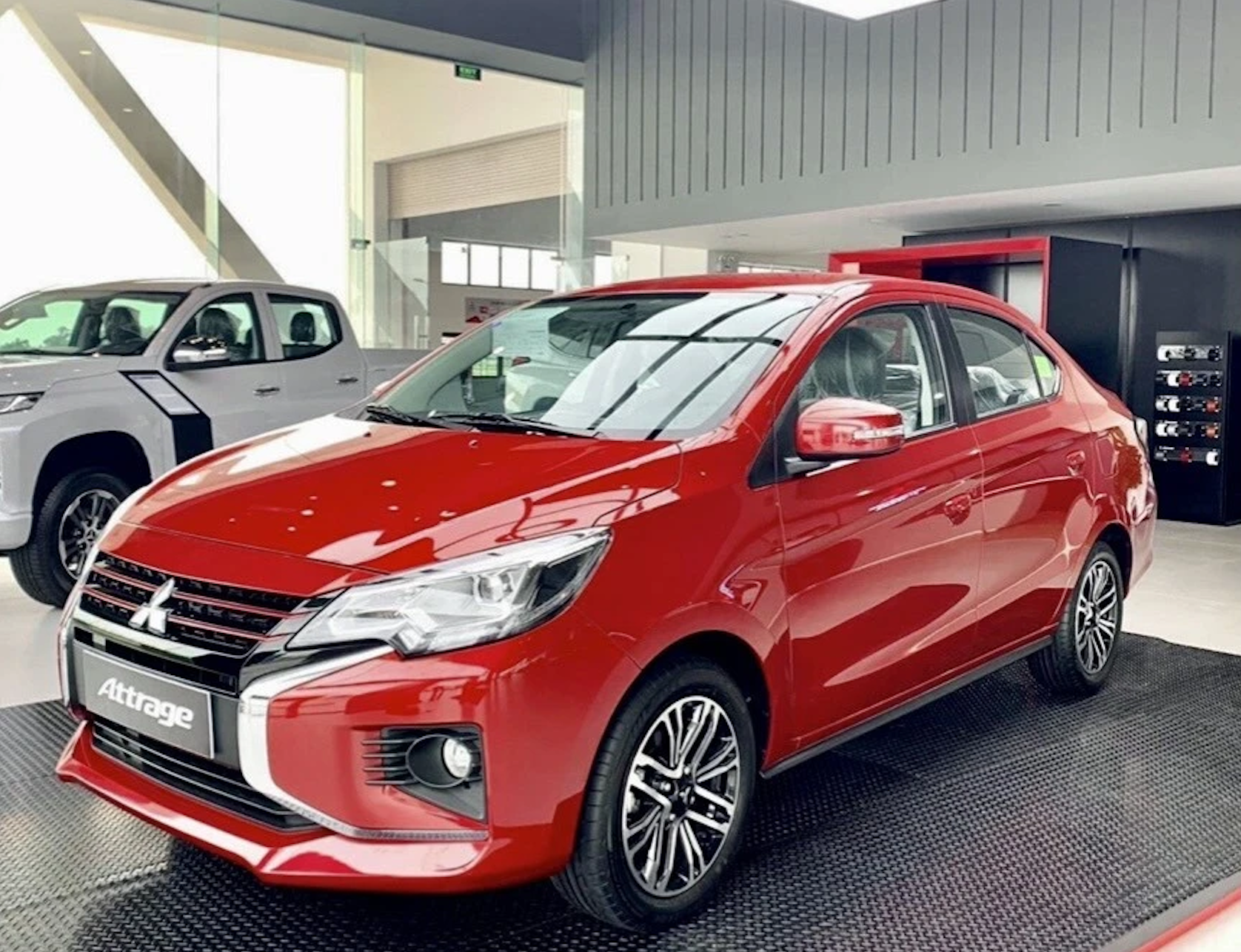 Giá xe Mitsubishi Attrage lăn bánh tháng 3/2025: Giảm không phanh rẻ ngang Hyundai Grand i10- Ảnh 1.