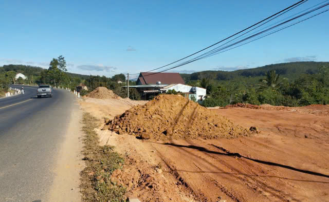Giải toả vật kiến trúc, bảo vệ hành lang an toàn đường bộ tuyến đường Hồ Chí Minh qua tỉnh Kon Tum- Ảnh 11.