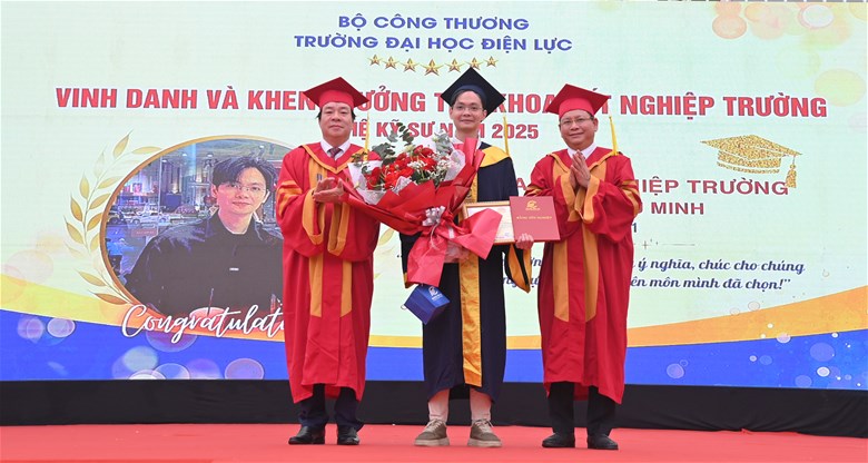 Trường Đại học Điện lực: Tưng bừng Lễ trao bằng tốt nghiệp năm 2025- Ảnh 1.