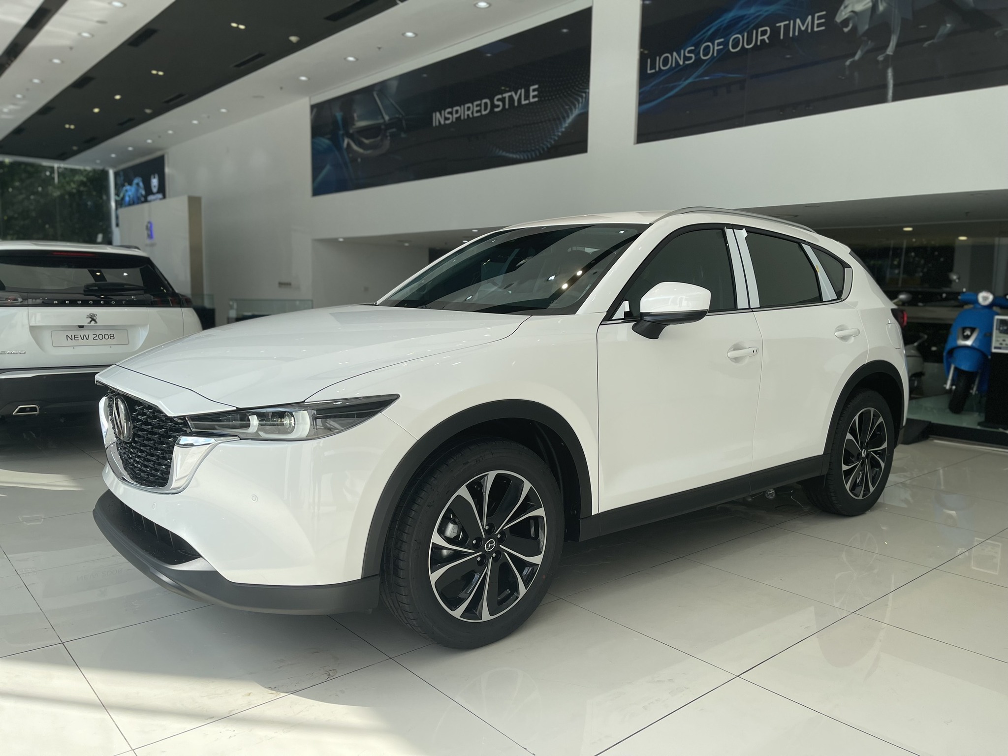 Mazda CX-5 tiếp tục xuống dưới 700 triệu đồng, rẻ hơn xe hạng B - Ảnh 1.