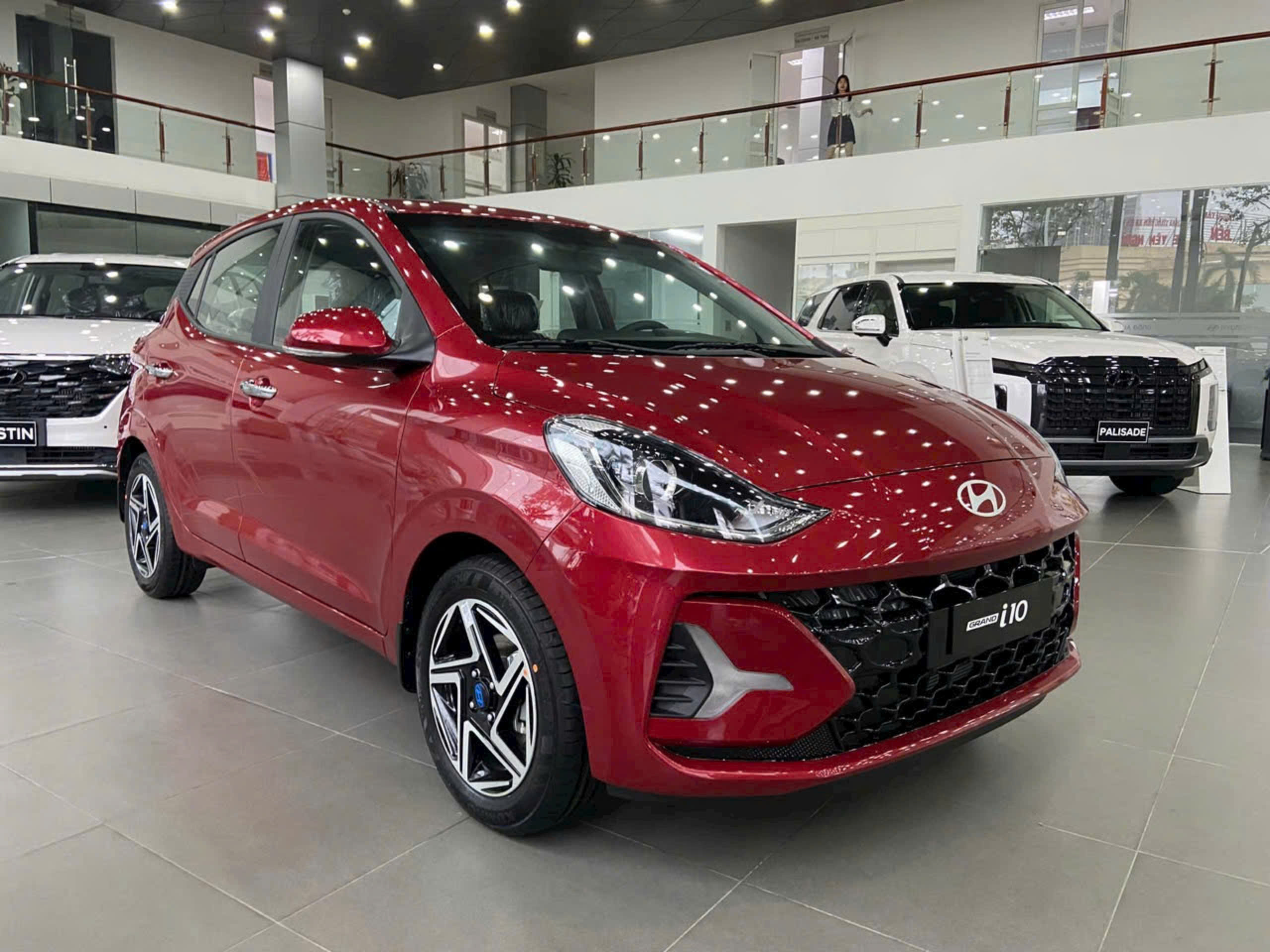 Giá xe Hyundai Grand i10 lăn bánh tháng 4/2025: Giảm mạnh, khách hàng mua xe hời lớn - Ảnh 1.