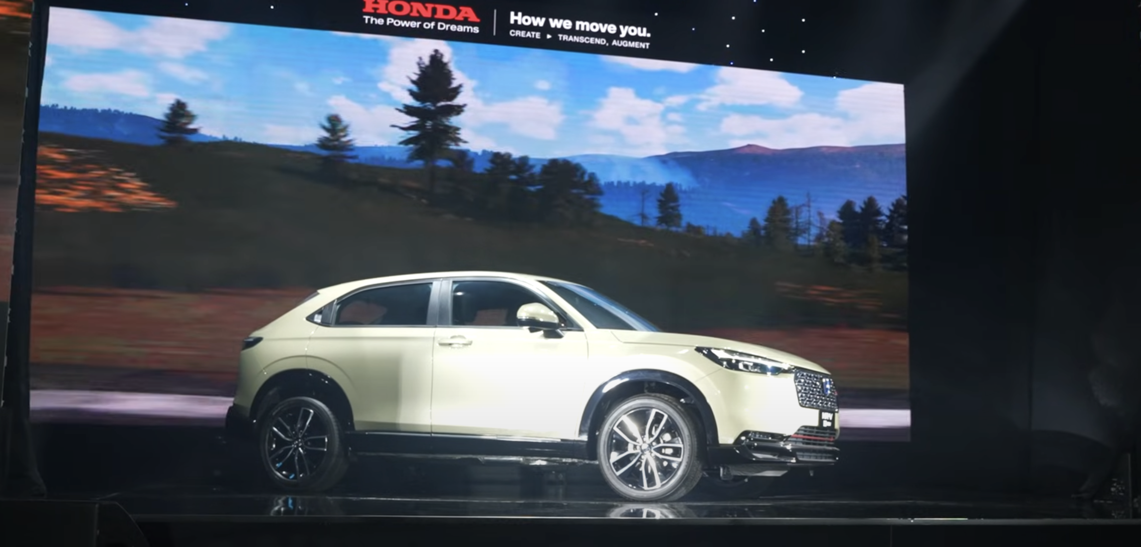 Thị trường ô tô Việt Nam ngày càng chật chội: Xe cũ xả kho, xe mới ra mắt thêm công nghệ vẫn bán giá thấp - Ảnh 2.