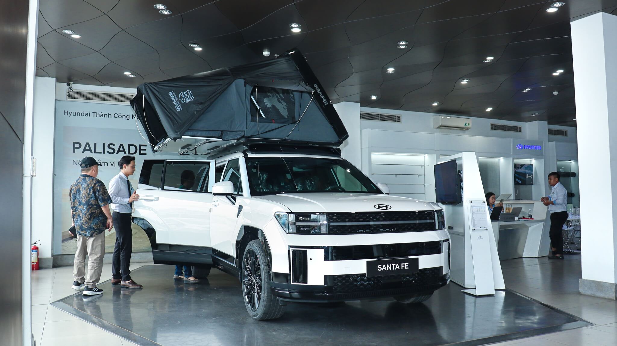 Hyundai Santa Fe tiếp tục xả kho để kéo khách - Ảnh 1.