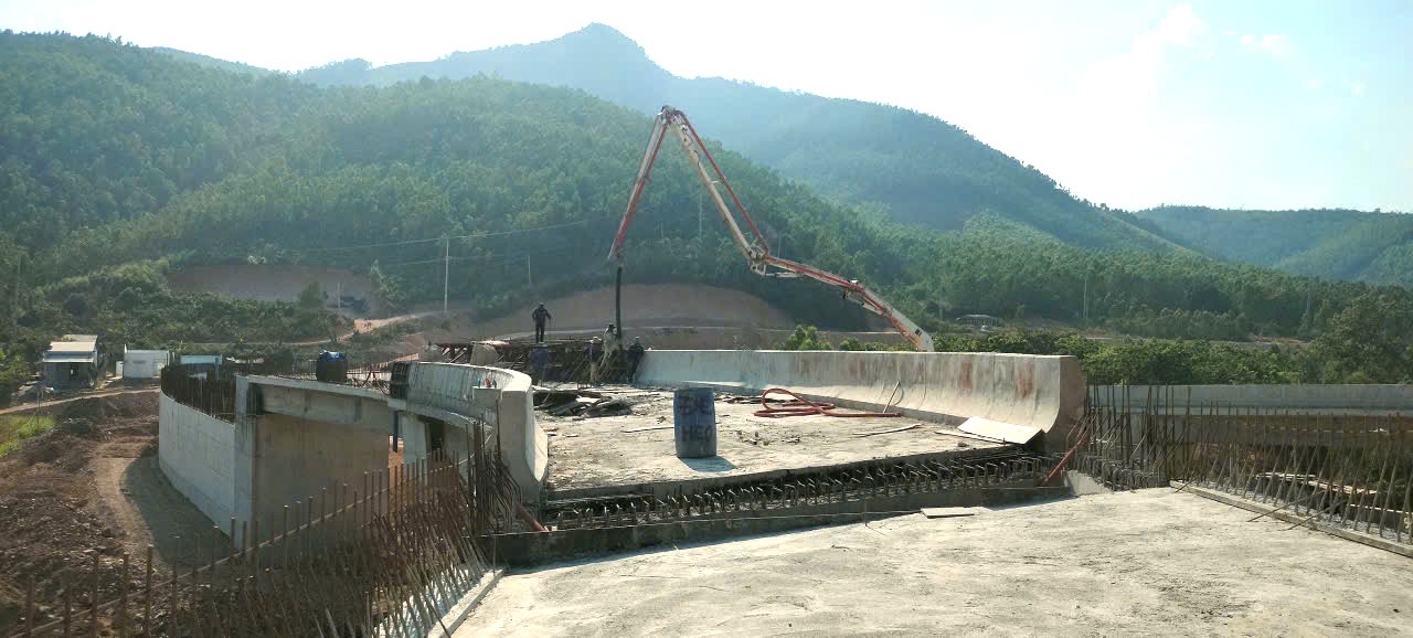 Nhà thầu Thăng Long rút ngắn tiến độ thi công cao tốc Chí Thạnh - Vân Phong - Ảnh 4.