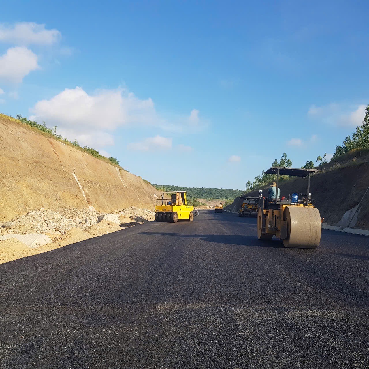 Nhà thầu Thăng Long rút ngắn tiến độ thi công cao tốc Chí Thạnh - Vân Phong - Ảnh 6.