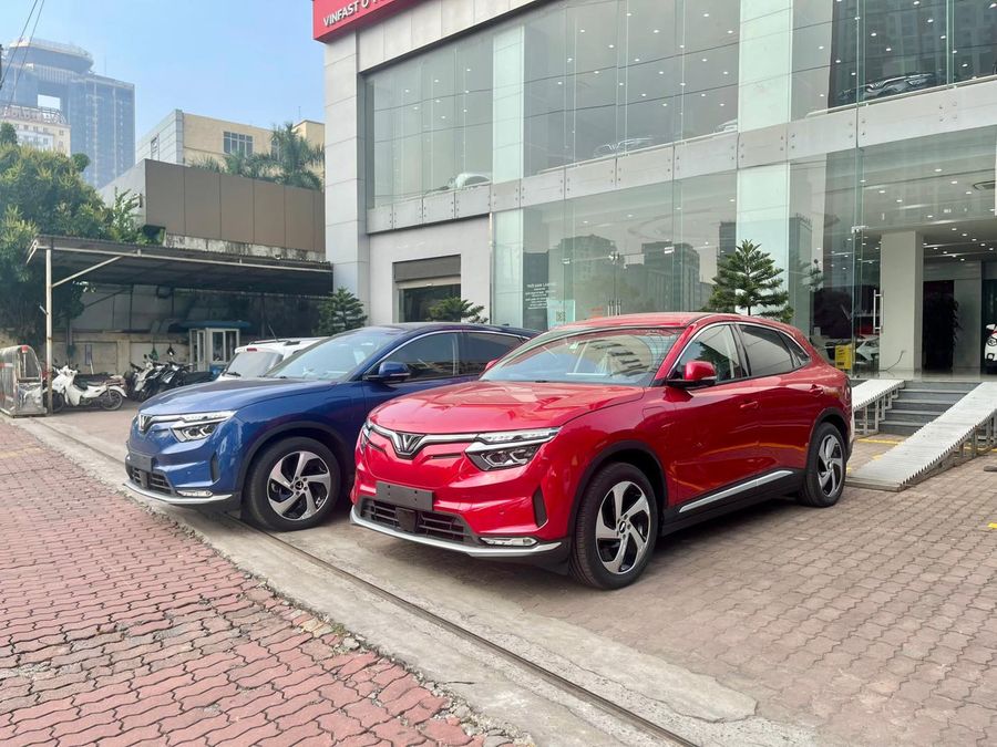 Khách hàng mua xe VinFast VF8 giá từ 36 triệu: Mỗi tháng trả bao nhiêu, không hài lòng có thể trả lại?- Ảnh 1.