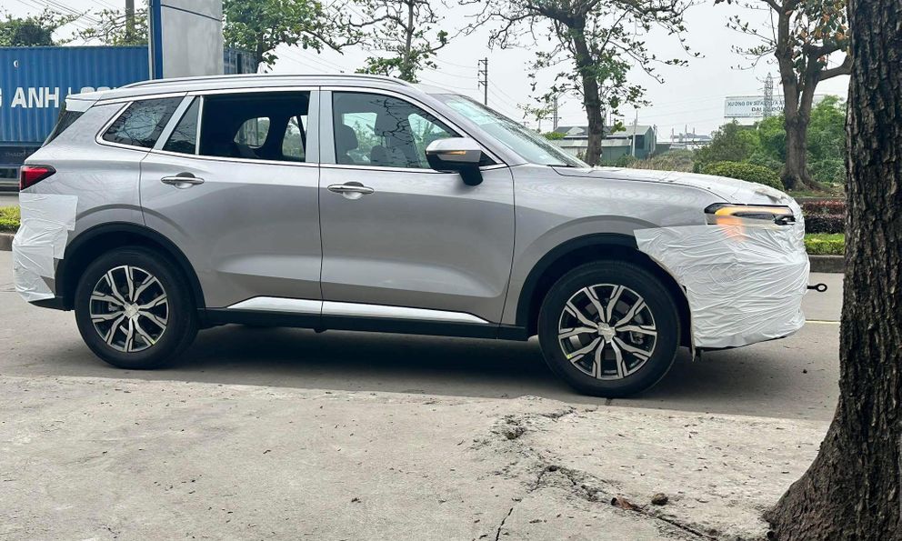 Cận cảnh Ford Territory 2025 tại đại lý, đã có xe về Việt Nam chờ đấu Mazda CX-5 - Ảnh 1.