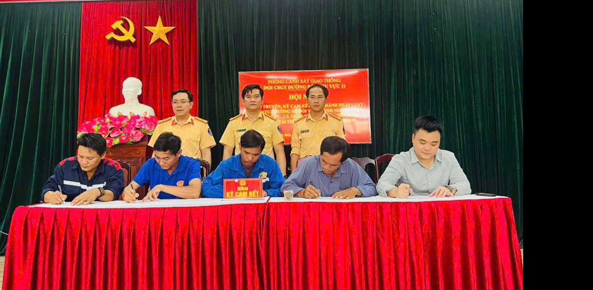 Quảng Ngãi: Đến địa điểm du lịch, mỏ khoáng sản tuyên truyền pháp luật ATGT - Ảnh 1.