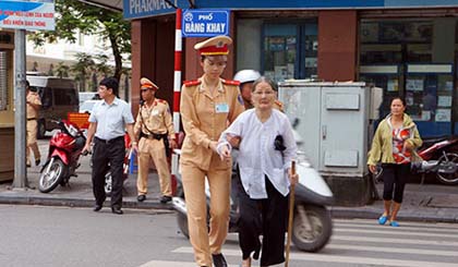 Uỷ ban ATGT Quốc gia: Nâng cao ATGT cho người đi xe đạp và người bộ hành - Ảnh 1.