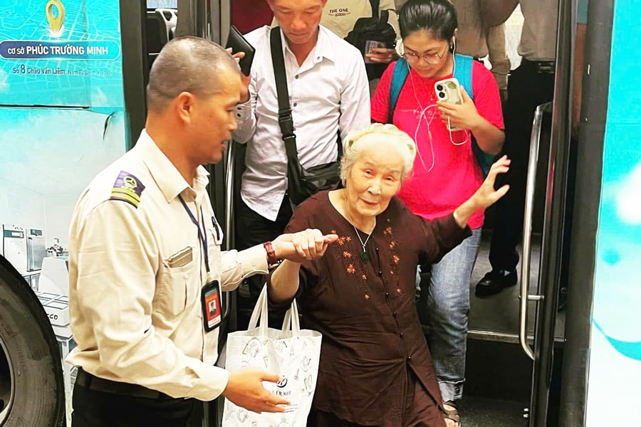 Xe buýt Thủ đô: Chuyển mình để phục vụ nhiều đối tượng hơn - Ảnh 1.