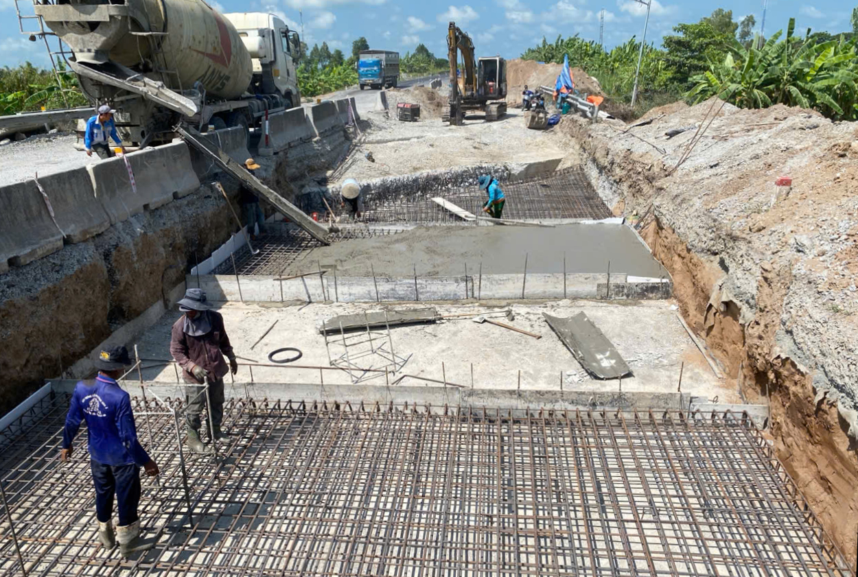 Tranh thủ mùa khô để thảm nhựa tuyến Lộ Tẻ - Rạch Sỏi - Ảnh 6.