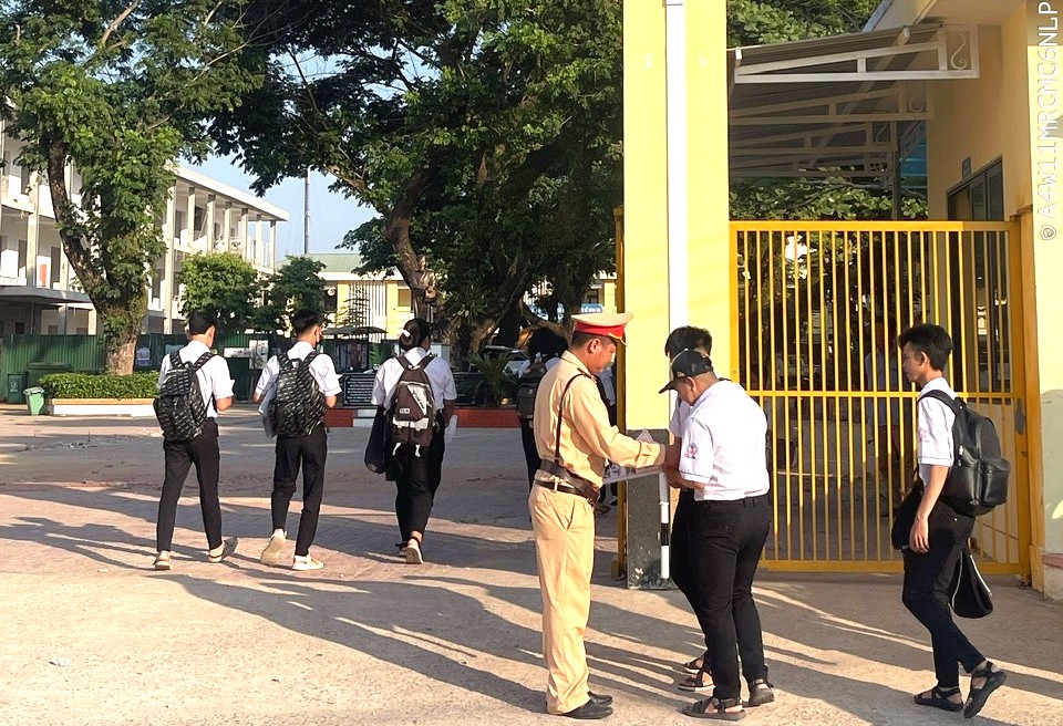 Quảng Ngãi: Đẩy mạnh tuyên truyền, phổ biến giáo dục pháp luật ATGT - Ảnh 2.