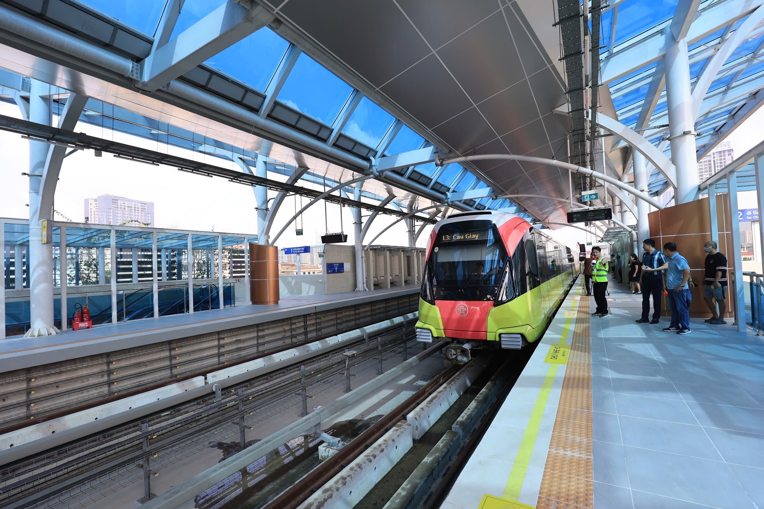 Tuyến metro Nhổn - Ga Hà Nội đang chạy bỗng dừng đột ngột do sự cố hệ thống điện - Ảnh 1.