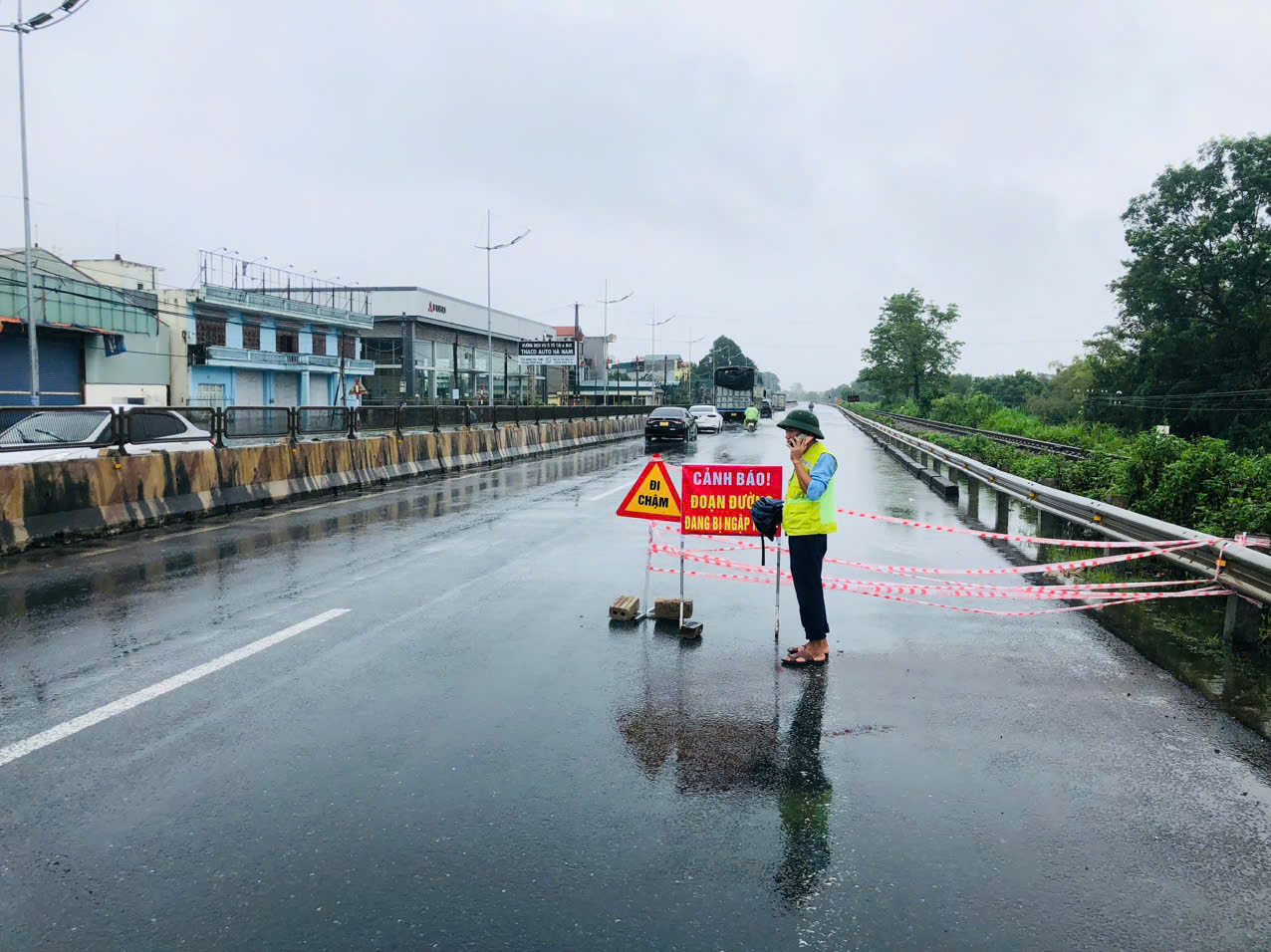 Sẵn sàng ứng phó với mưa lũ - Ảnh 2.