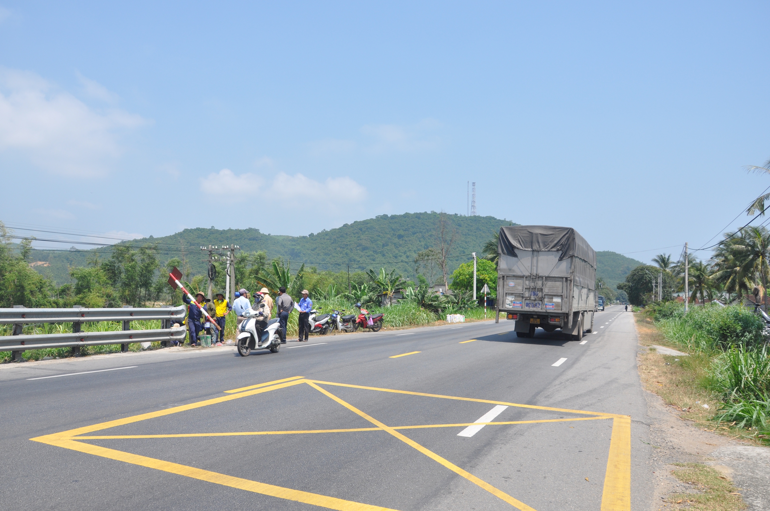 Quảng Ngãi: Nâng cao chất lượng quản lý bảo trì, đảm bảo ATGT đường bộ - Ảnh 1.