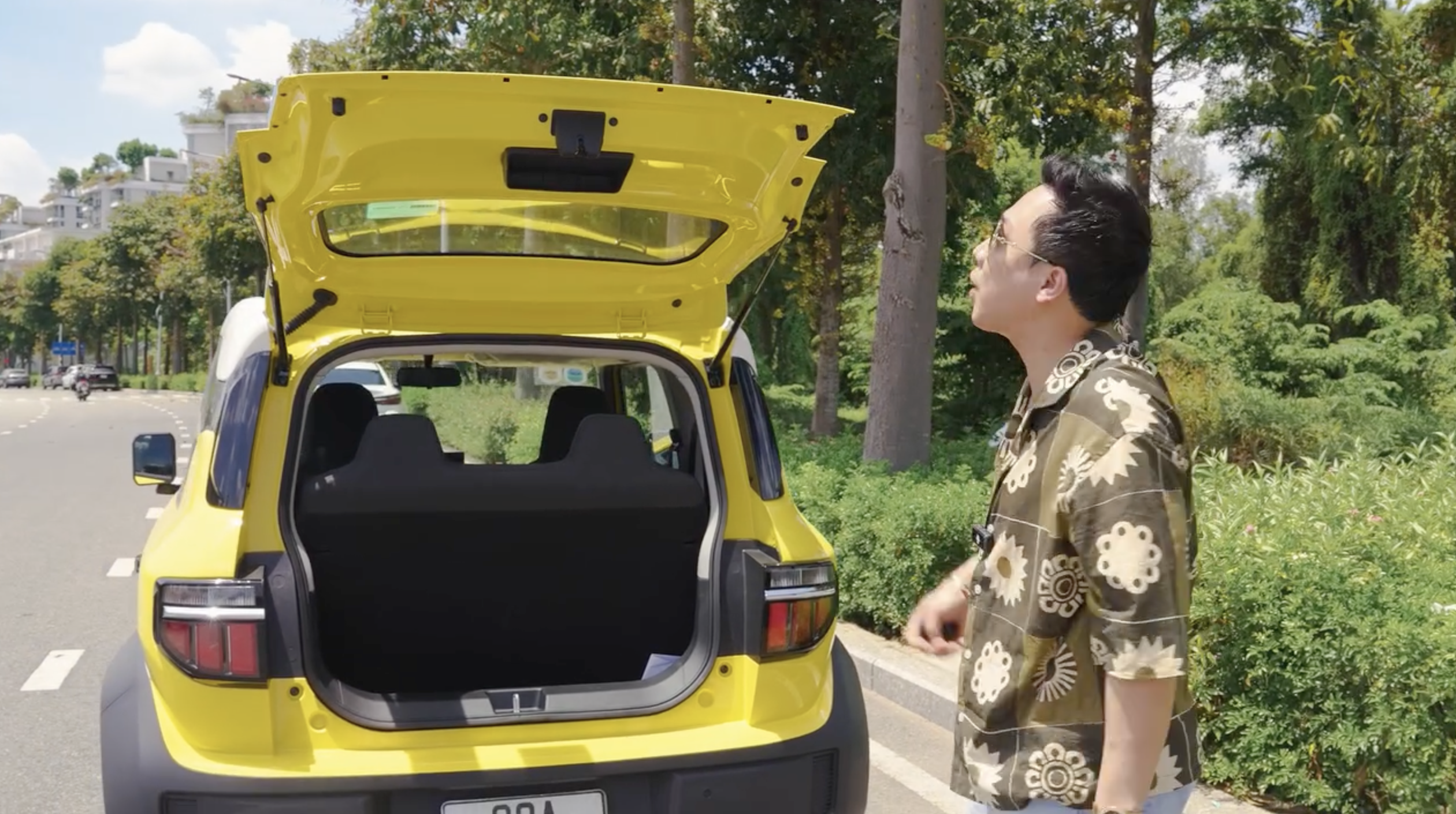 Trấn Thành đánh giá thẳng tay VinFast VF3 mới mua - Ảnh 2.