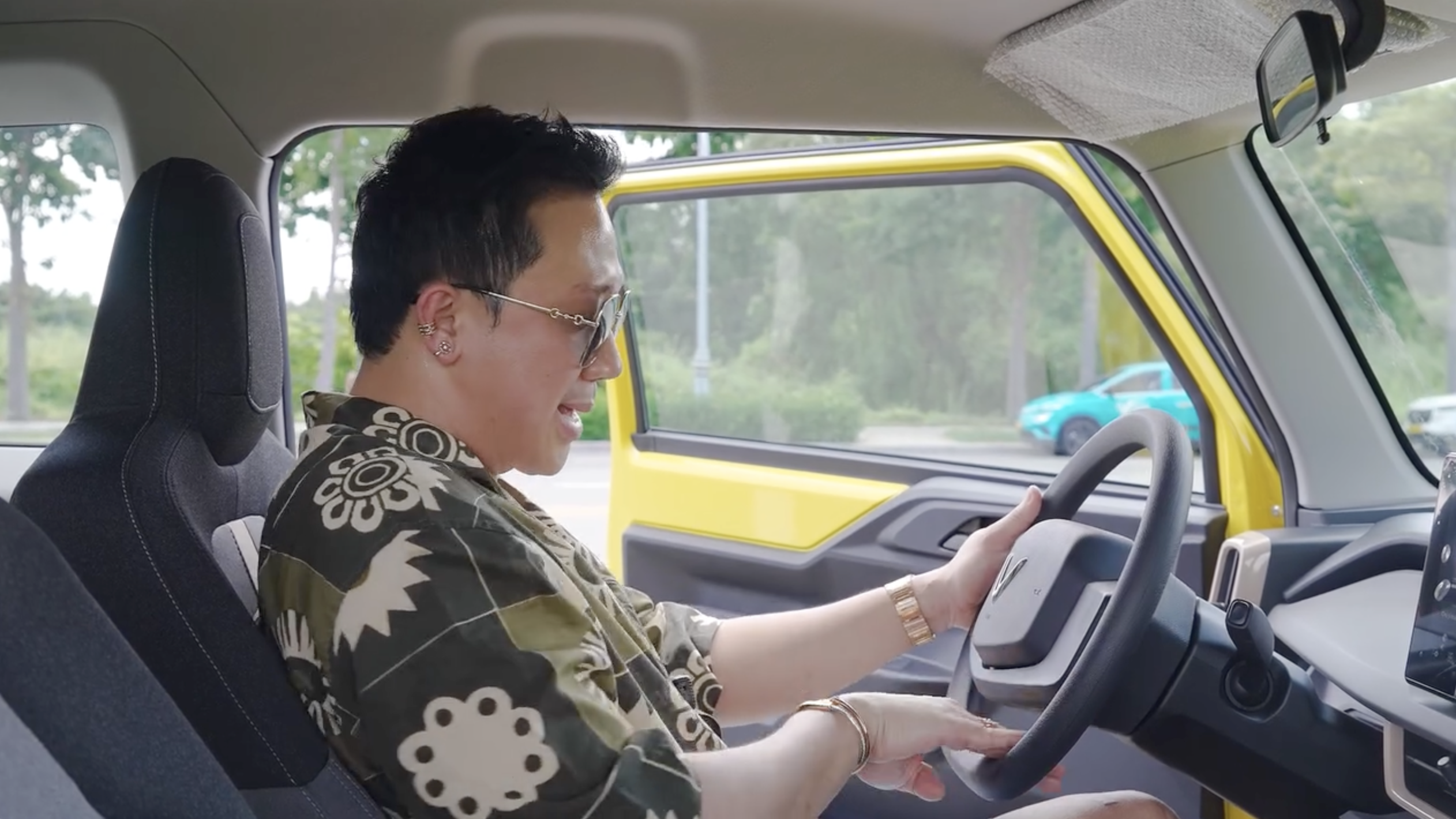 Trấn Thành đánh giá thẳng tay VinFast VF3 mới mua - Ảnh 3.