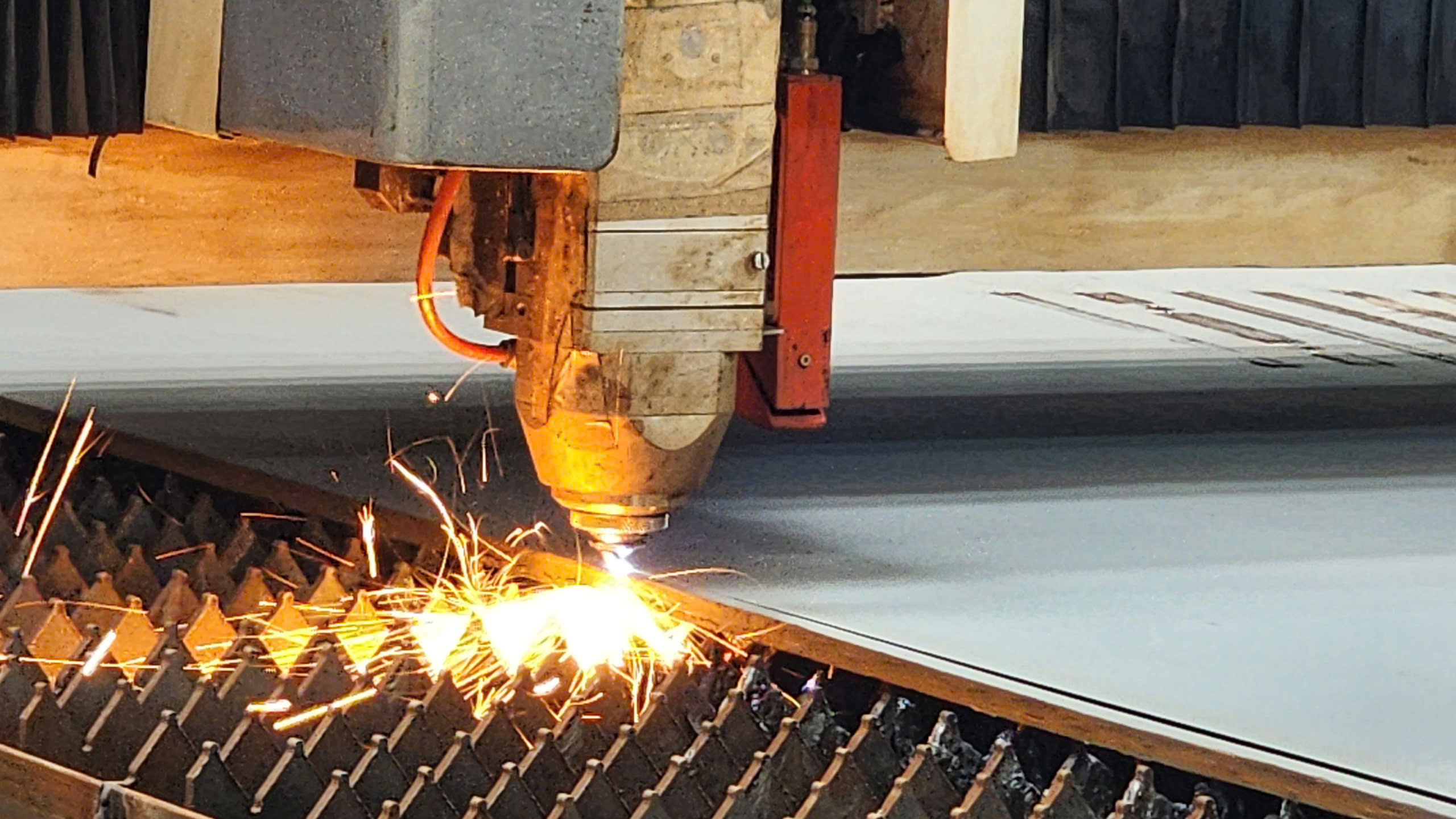 Lễ cắt tôn khởi công dự án đóng mới seri 03 tàu dầu hóa chất - Ảnh 2.