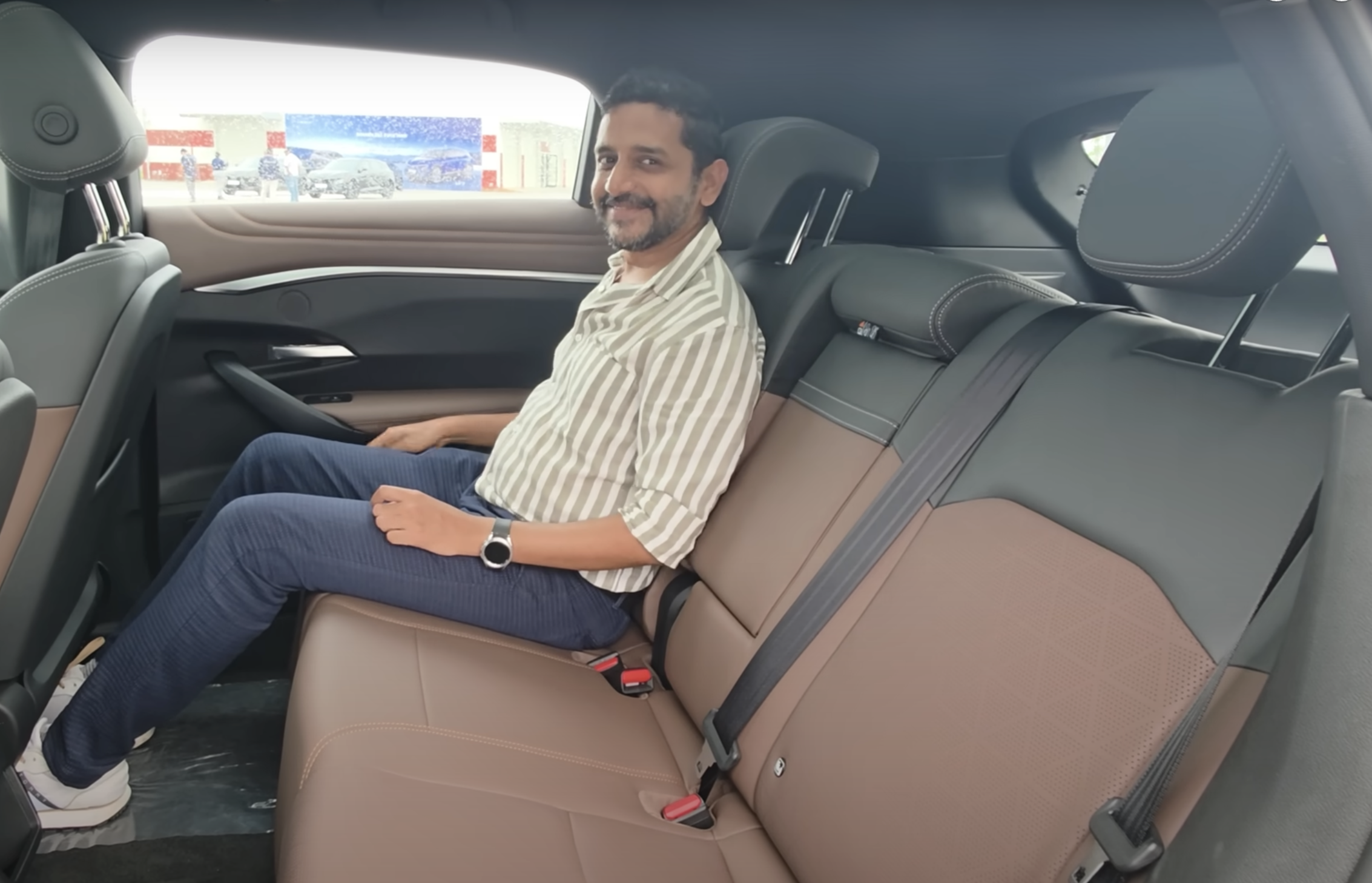 Chuyên gia Ấn Độ đánh giá VinFast VF7 - Ảnh 4.