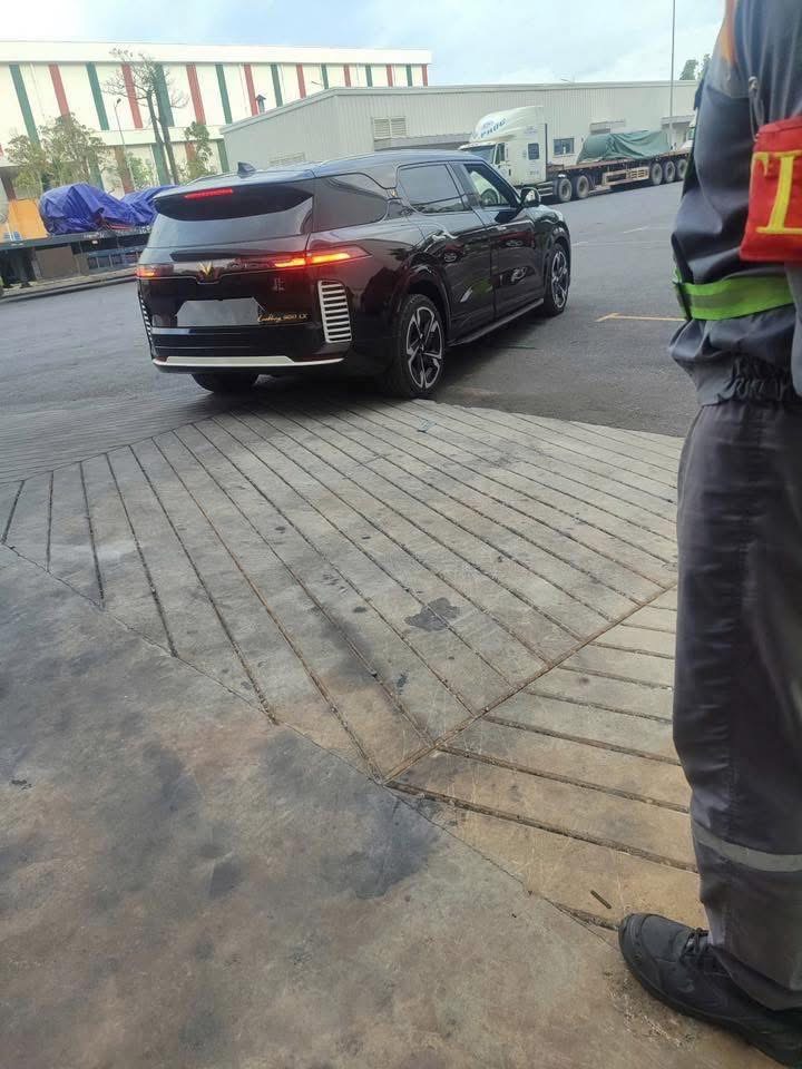 Lộ rõ VinFast VF9 bản đặc biệt sắp ra mắt - Ảnh 2.