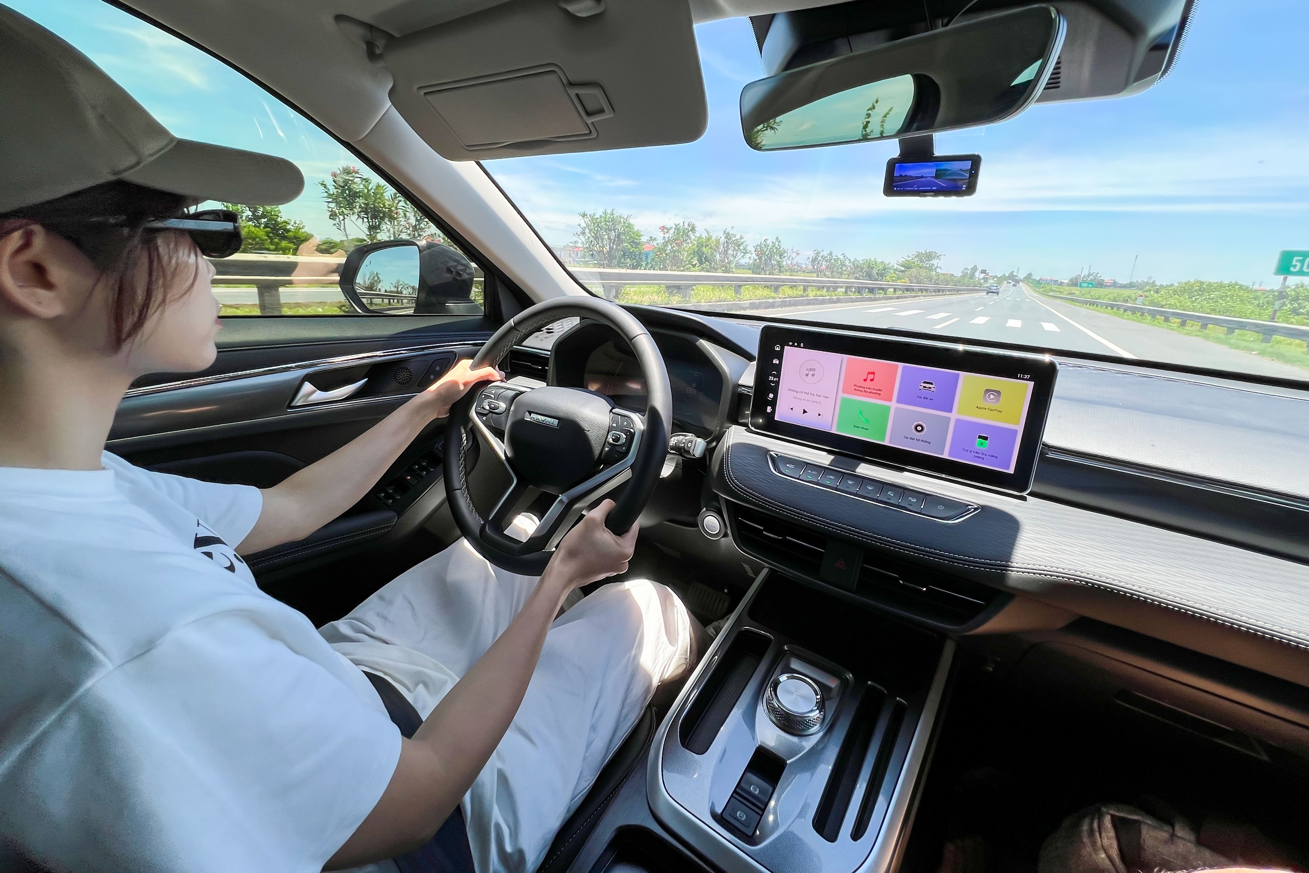 Cách xử lý để ôtô không bị lật khi nổ lốp trên cao tốc- Ảnh 2. Cách xử lý để ôtô không bị lật khi nổ lốp trên cao tốc- Ảnh 2.