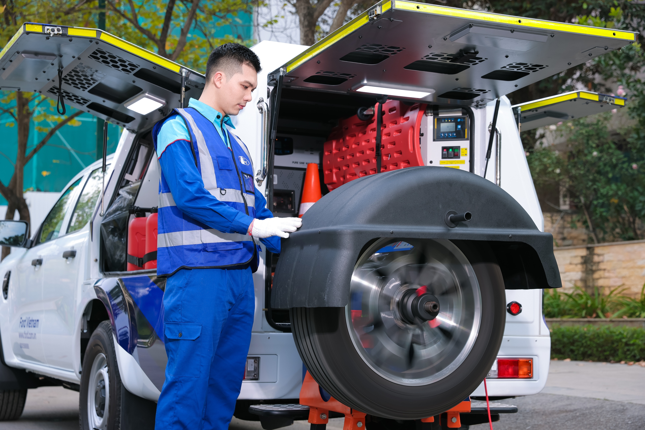 Tiếp nối thành công tại Hà Nội, Ford mở rộng dịch vụ lưu động 4 giờ hoặc miễn phí tới khách hàng TP. HCM - Ảnh 5.