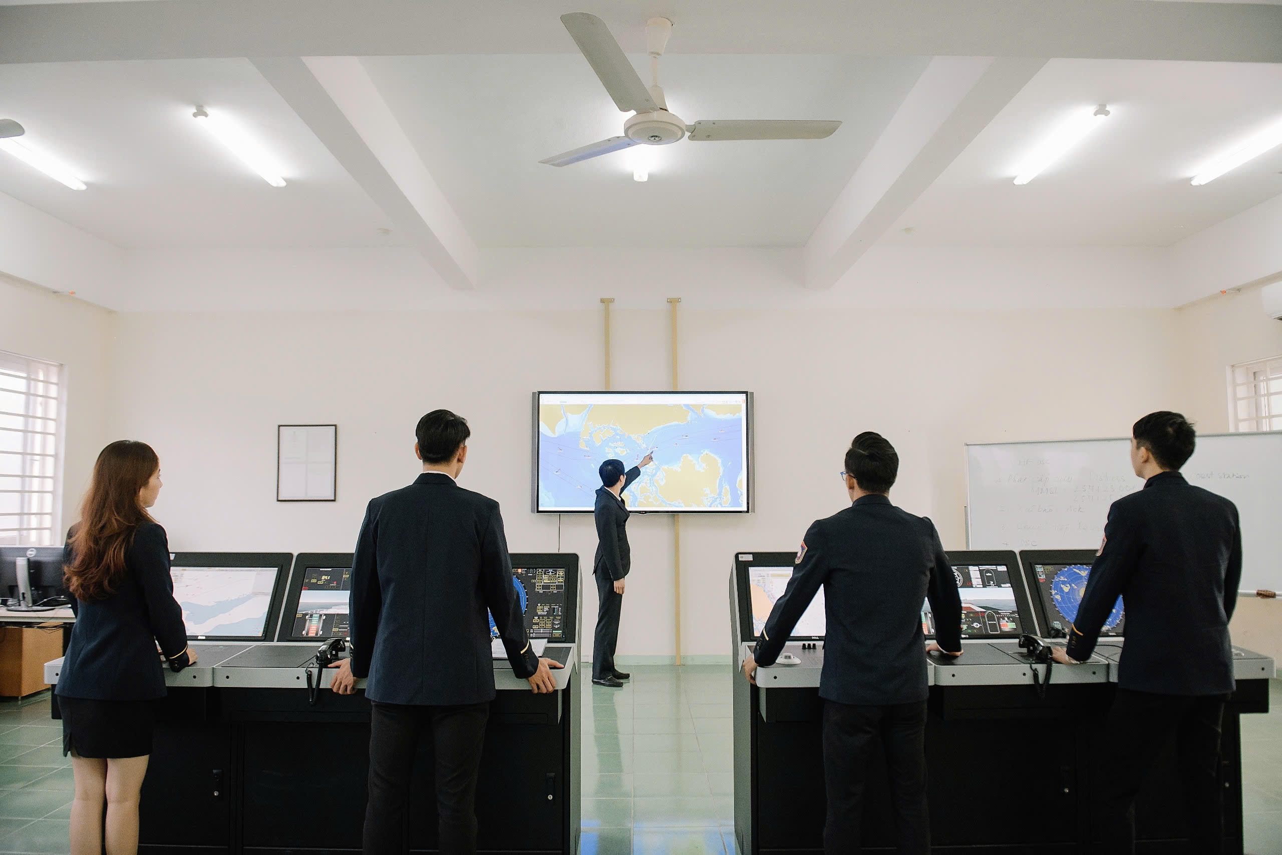 PHỤ NỮ TRÊN HẢI TRÌNH XANH: BỨT PHÁ TỪ NHỮNG VAI TRÒ MỚI TRONG NGÀNH HÀNG HẢI SỐ VÀ XANH - Ảnh 4.