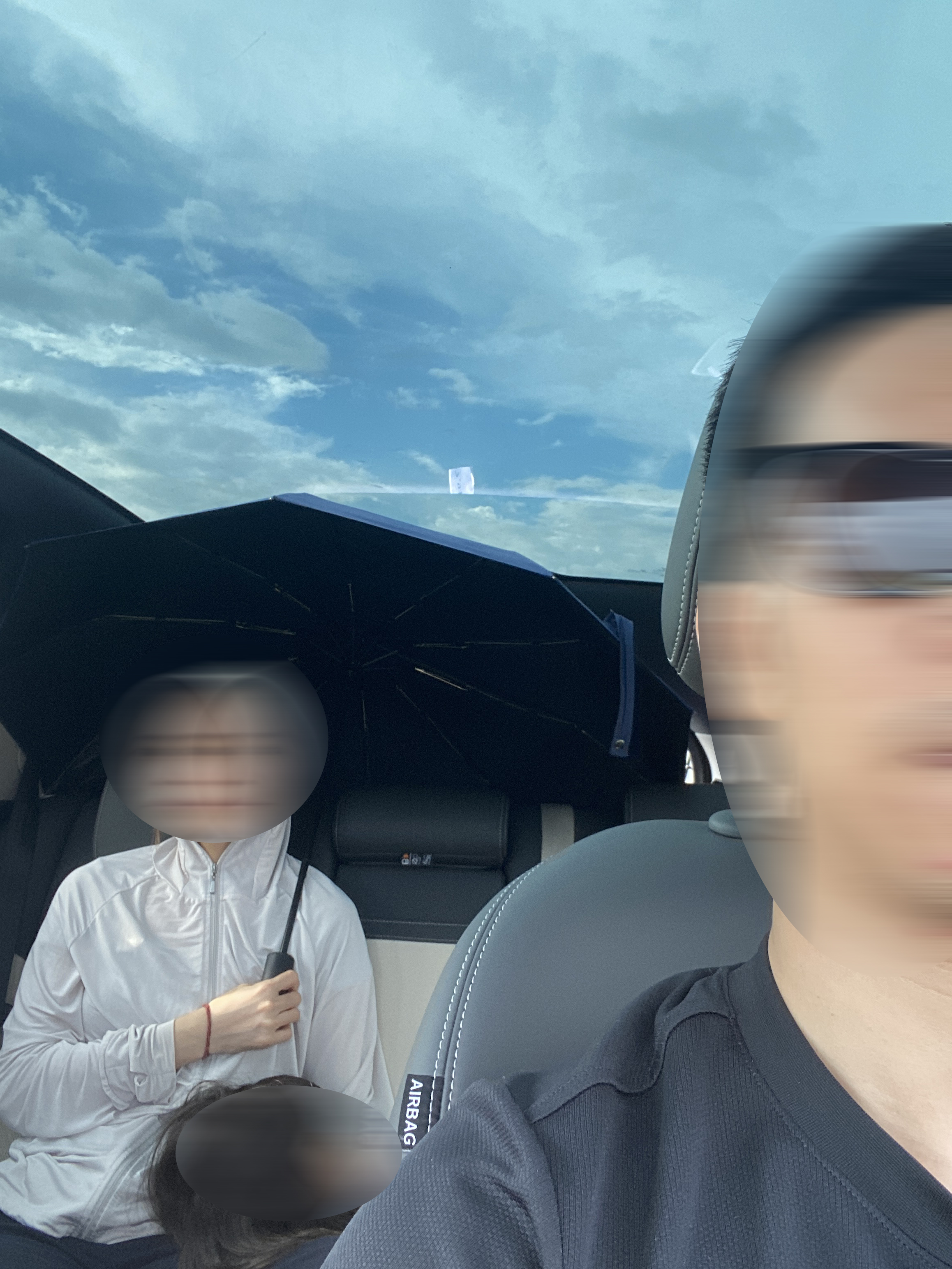 Khổ vì nóng bởi cửa sổ trời ô tô - Ảnh 1.