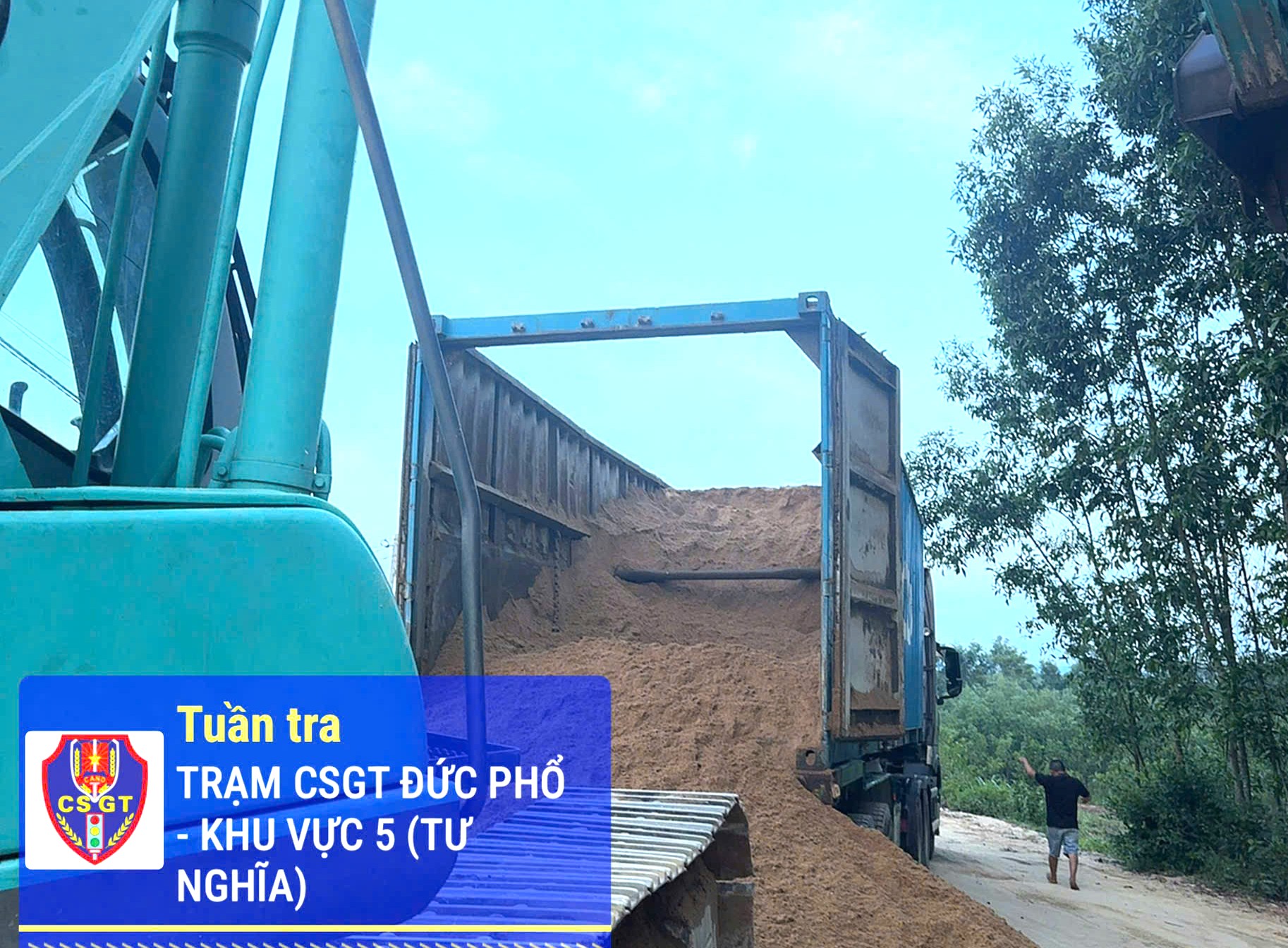 Xử phạt loạt xe đầu kéo, xe ben cải tạo thùng xe, chở cát quá tải gần 100%- Ảnh 1.