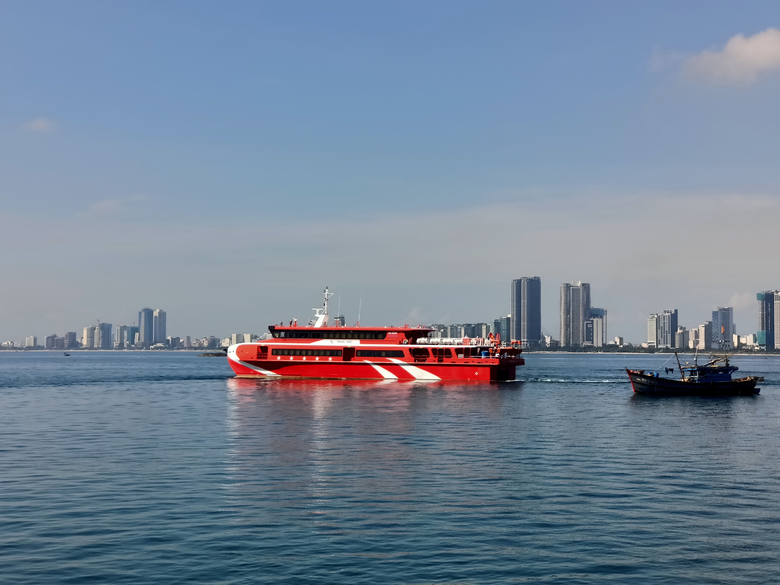 Đà Nẵng: Công bố hoạt động bến thuỷ nội địa DMT-Marina vận tải hành khách trên sông Hàn- Ảnh 2. Đà Nẵng: Công bố hoạt động bến thuỷ nội địa DMT-Marina vận tải hành khách trên sông Hàn- Ảnh 2.