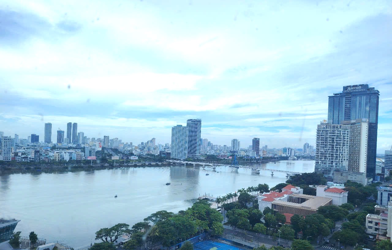 Đà Nẵng: Công bố hoạt động bến thuỷ nội địa DMT-Marina vận tải hành khách trên sông Hàn- Ảnh 1. Đà Nẵng: Công bố hoạt động bến thuỷ nội địa DMT-Marina vận tải hành khách trên sông Hàn- Ảnh 1.