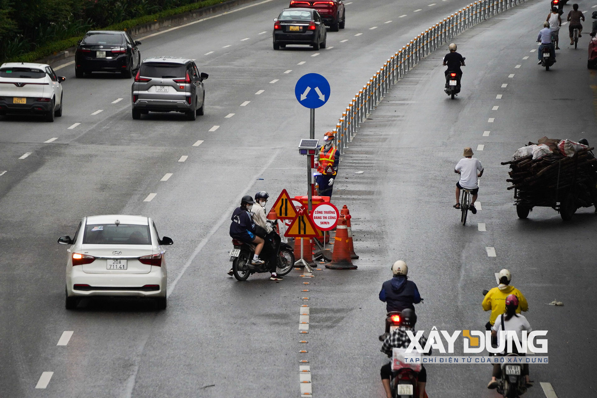 [Ảnh] Hà Nội tách làn ô tô, xe máy trên 2 tuyến đường lớn - Ảnh 13.