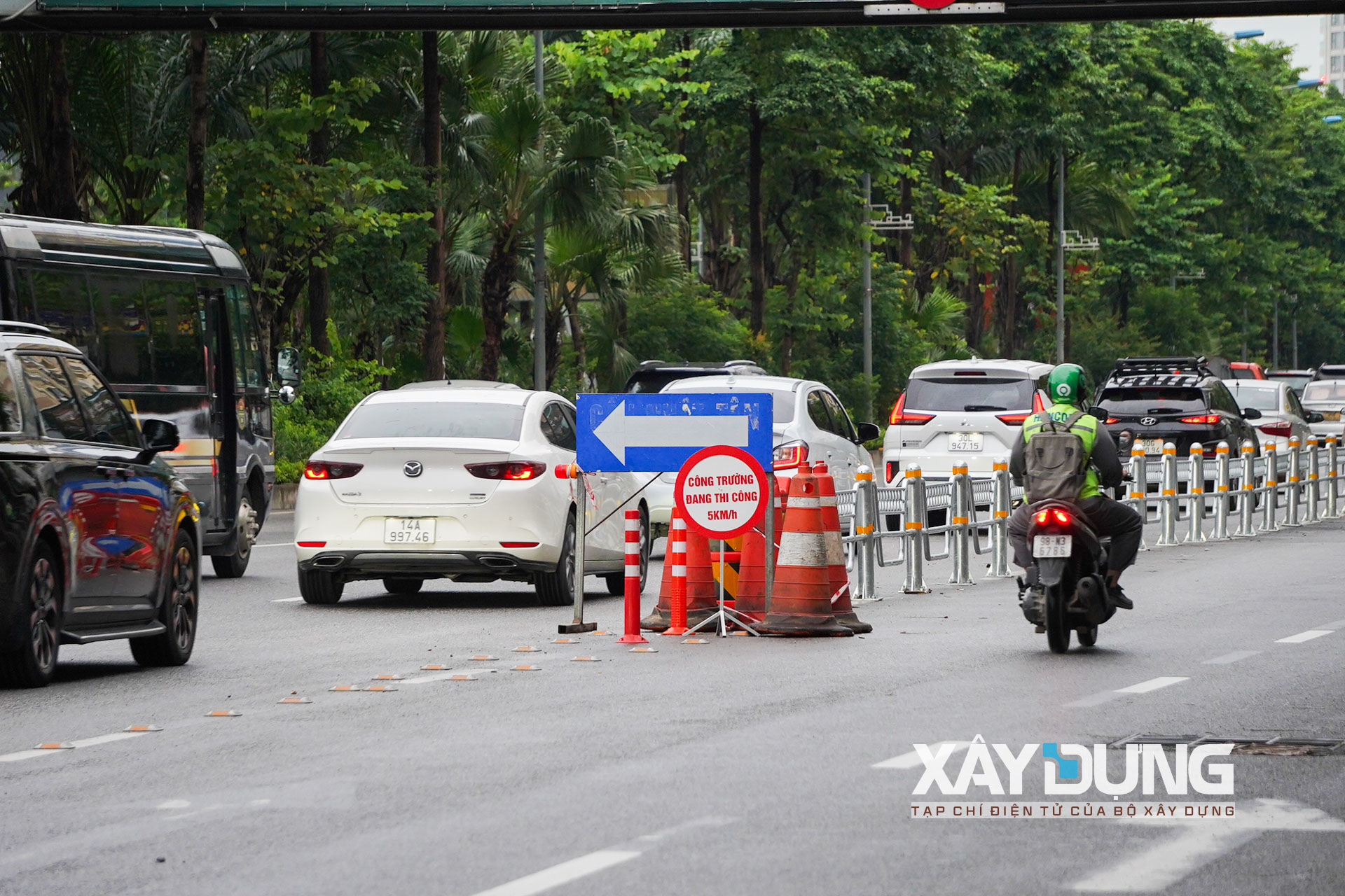 [Ảnh] Hà Nội tách làn ô tô, xe máy trên 2 tuyến đường lớn - Ảnh 10.